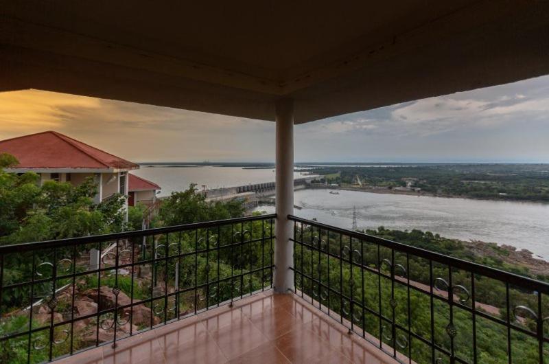 Deluxe Double Room with Balcony photo 3
