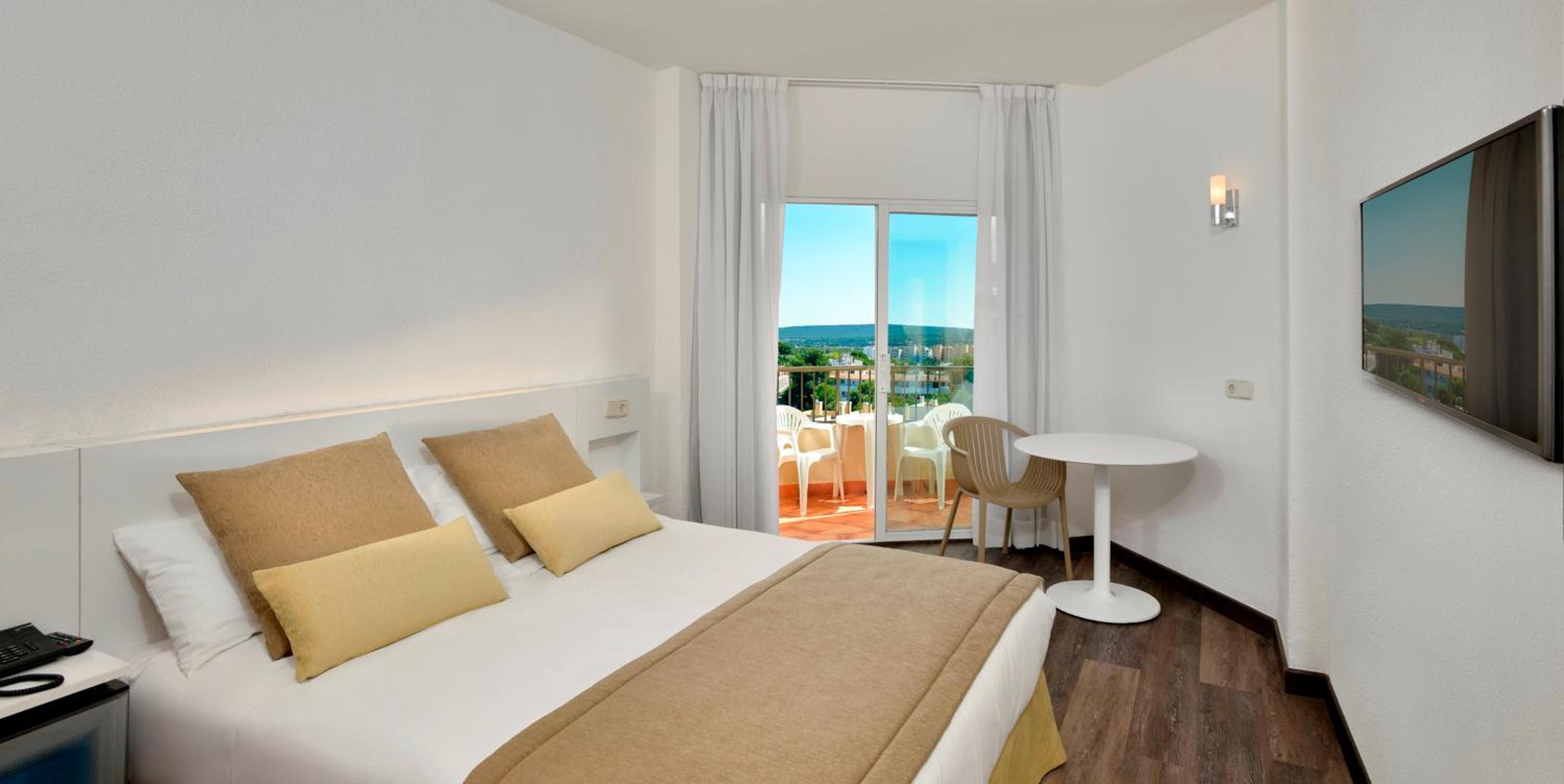 Habitación Doble con Vista a la Piscina
