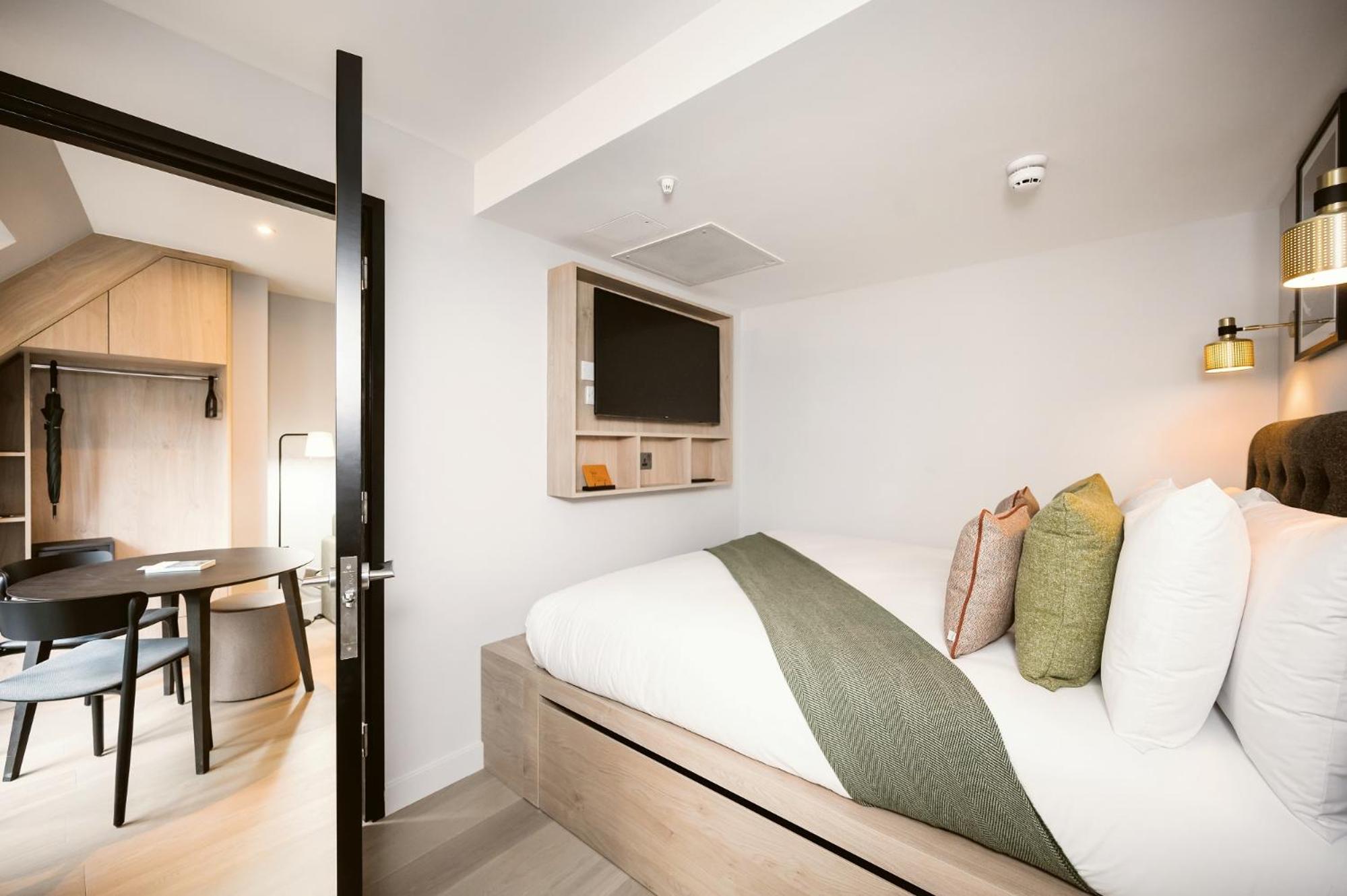 One Bedroom Apartment with Balcony photo 1