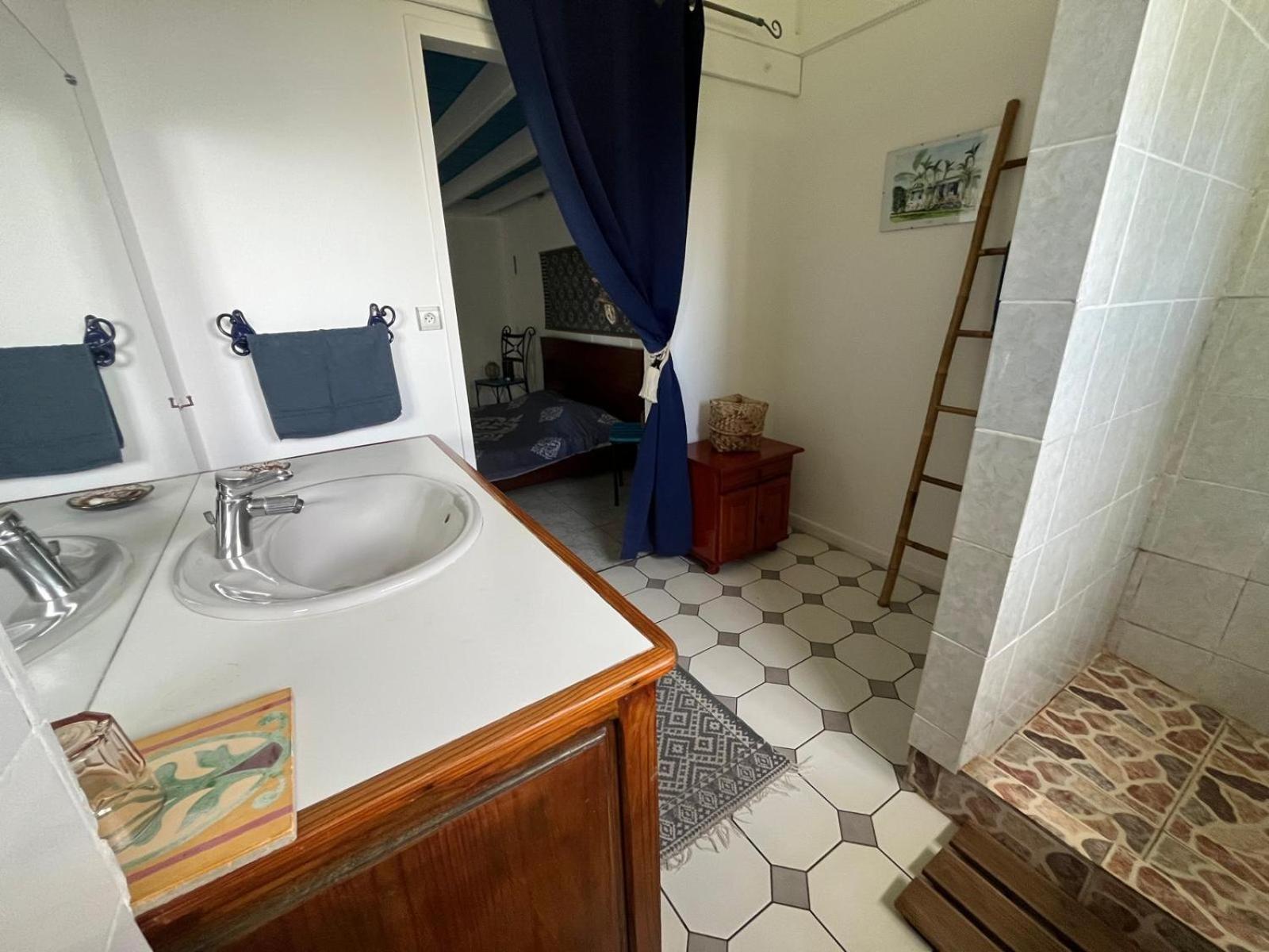 Spacious Room with Terrace - Photo 11