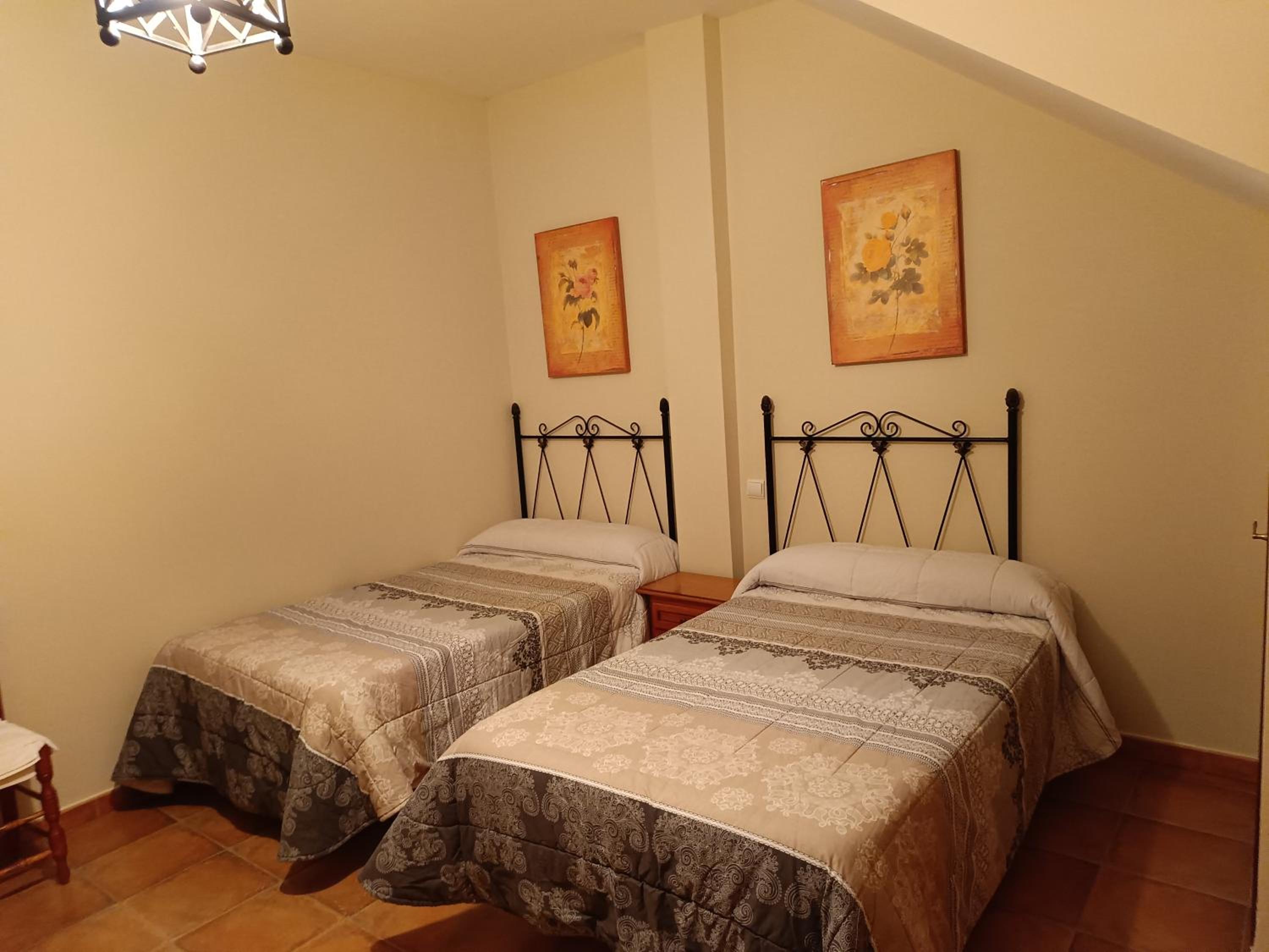 Double Room - Photo 2