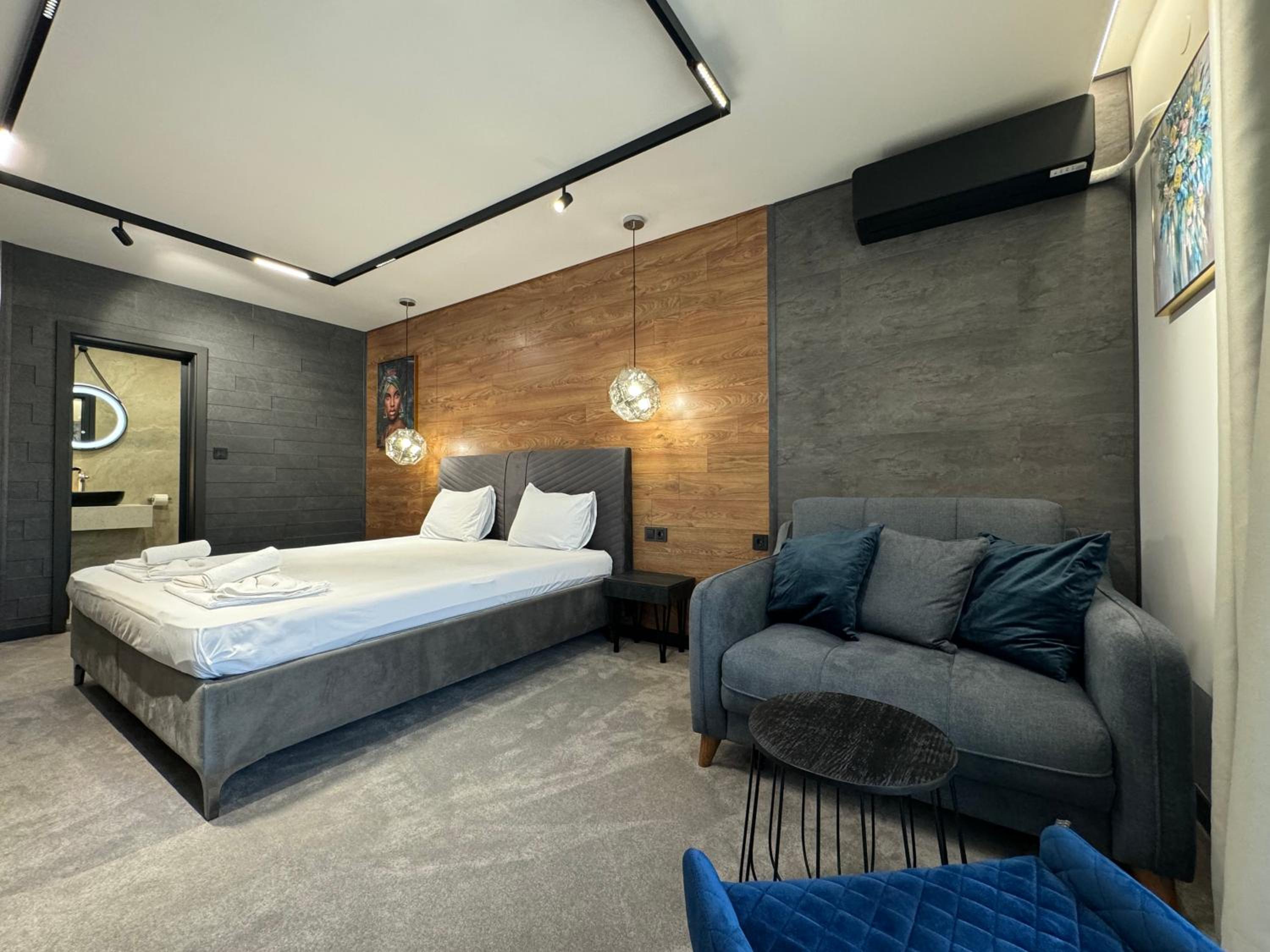 Deluxe Double with Balcony - Photo 6