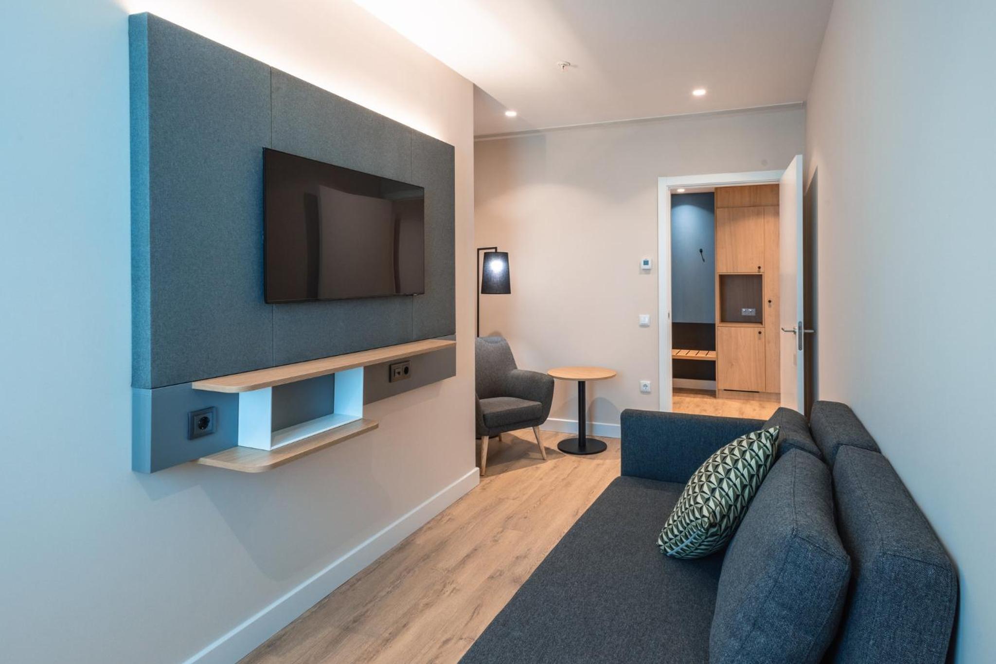 One-Bedroom Suite - Photo 2