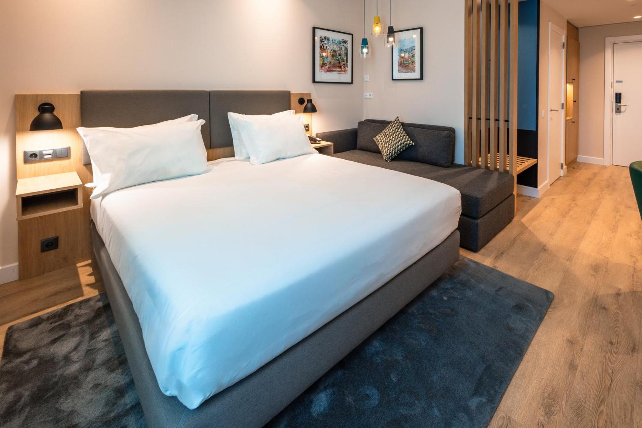 One-Bedroom Suite - Photo 3