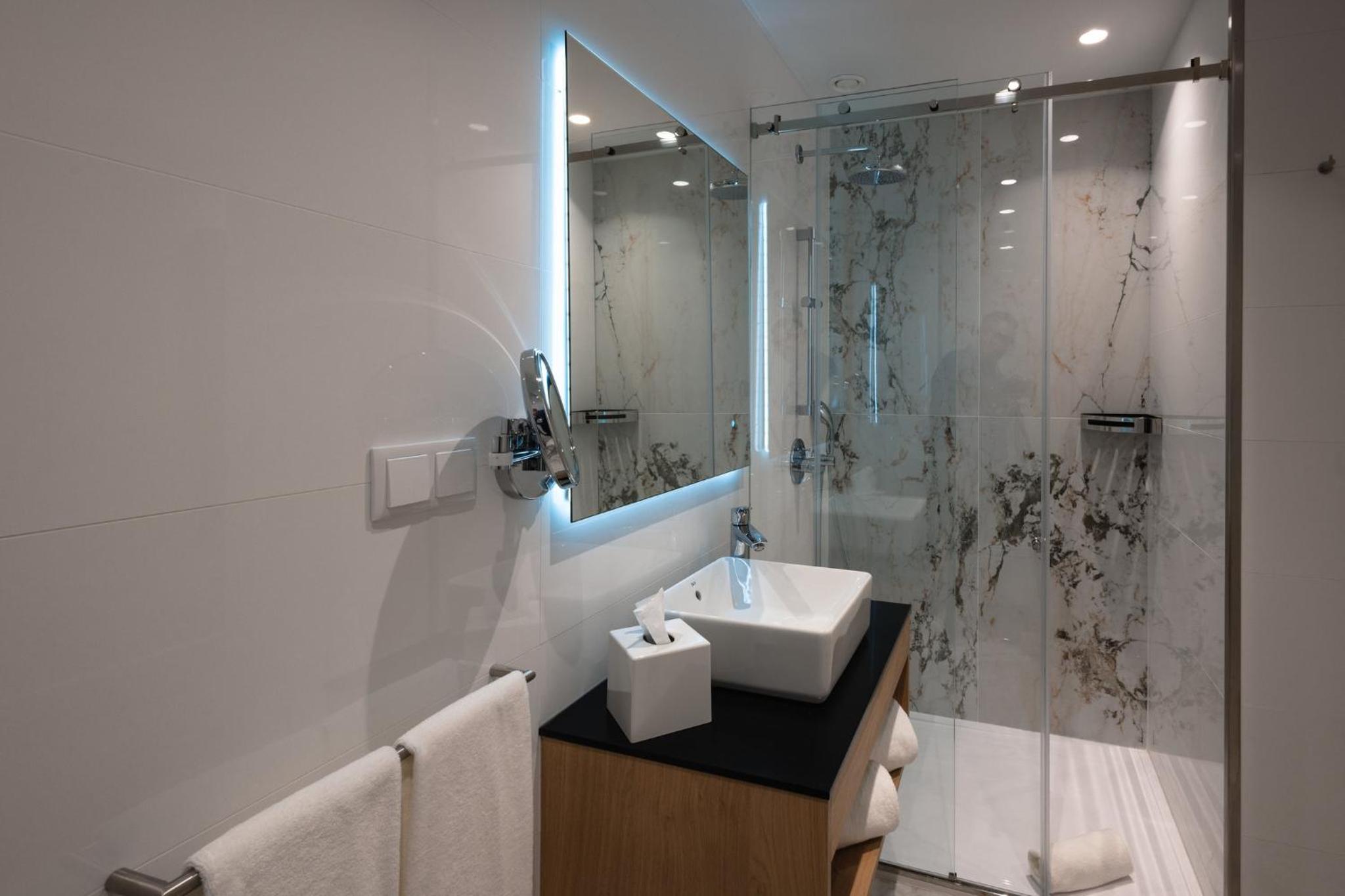 Standard Twin Room - Photo 2