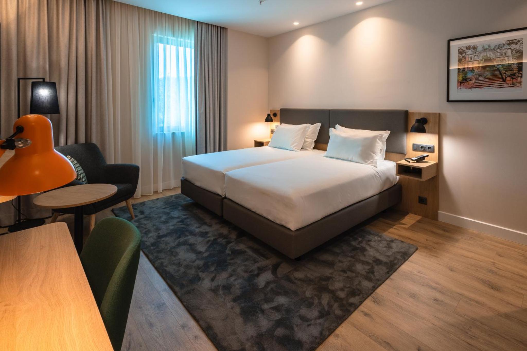 Premium Twin Room with Sofa Bed - Photo 1