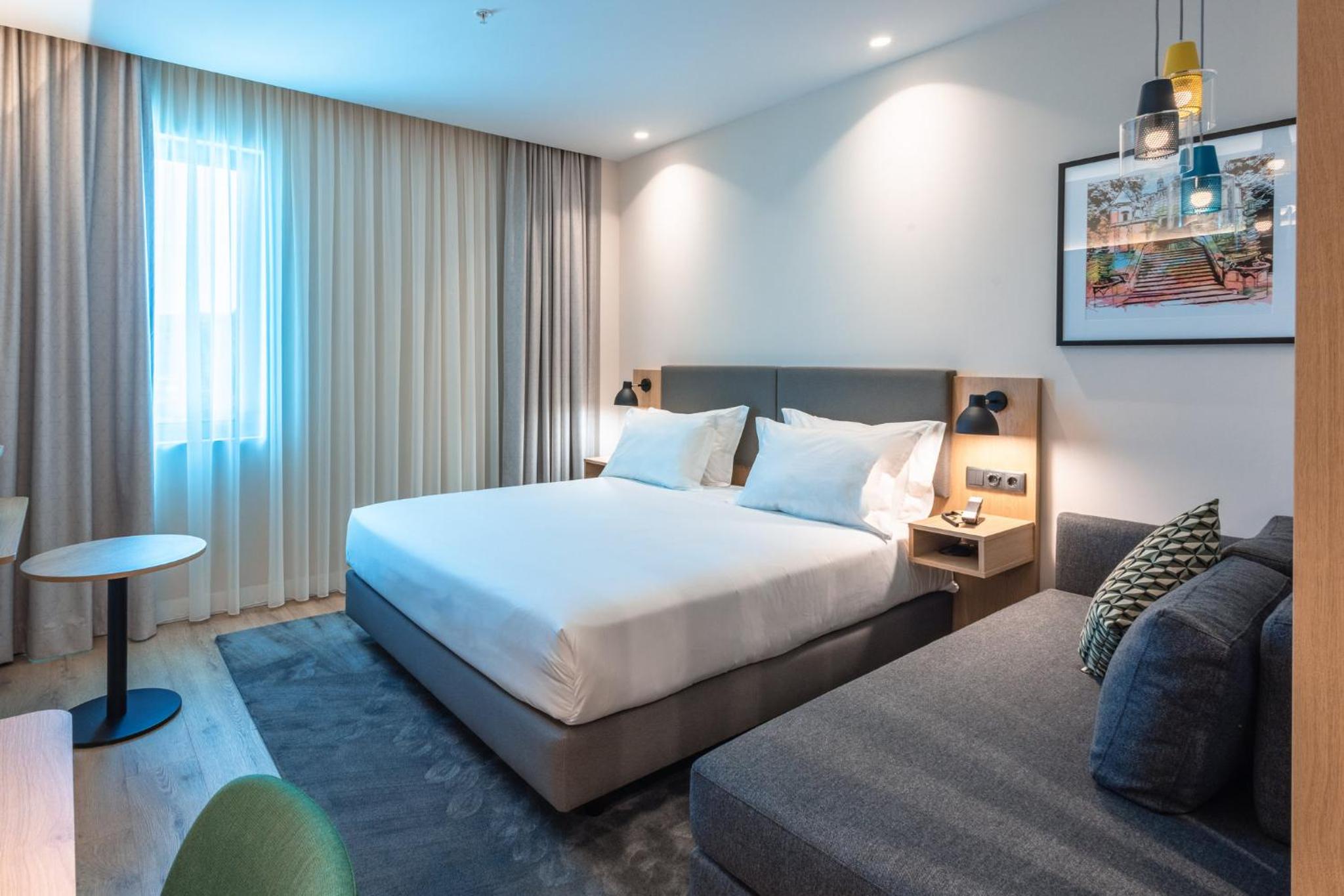 Premium Queen Room with sofa bed - Photo 3