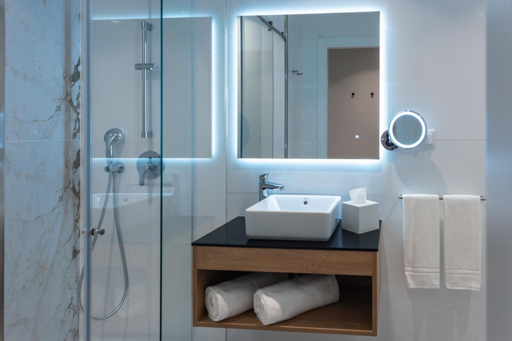 Standard Twin Room - Photo 4