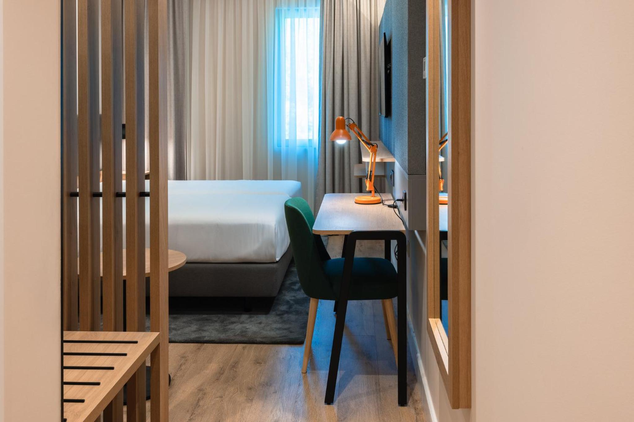 Standard Twin Room - Photo 3