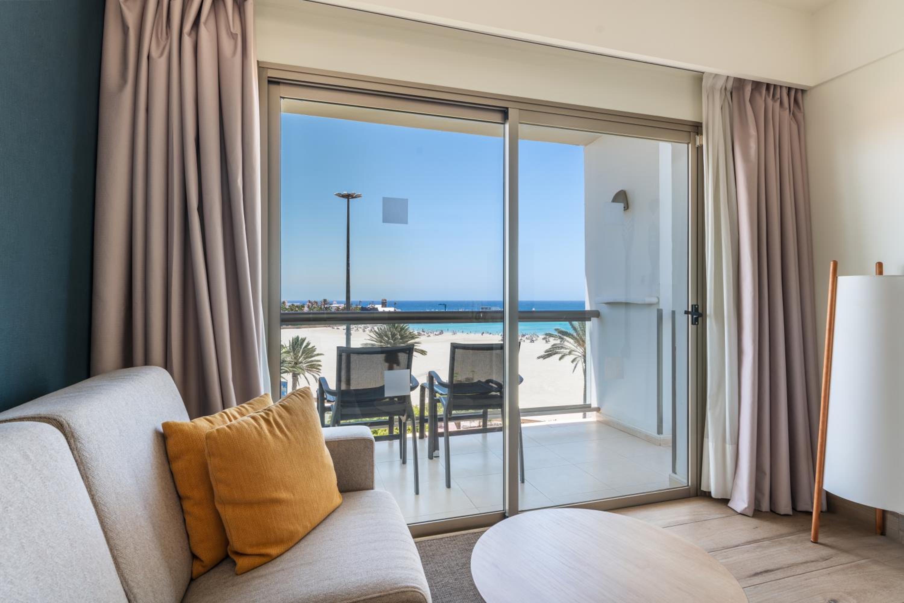 Double Room With Sea View ( 2 Adults + 1 Child ) - Photo 5