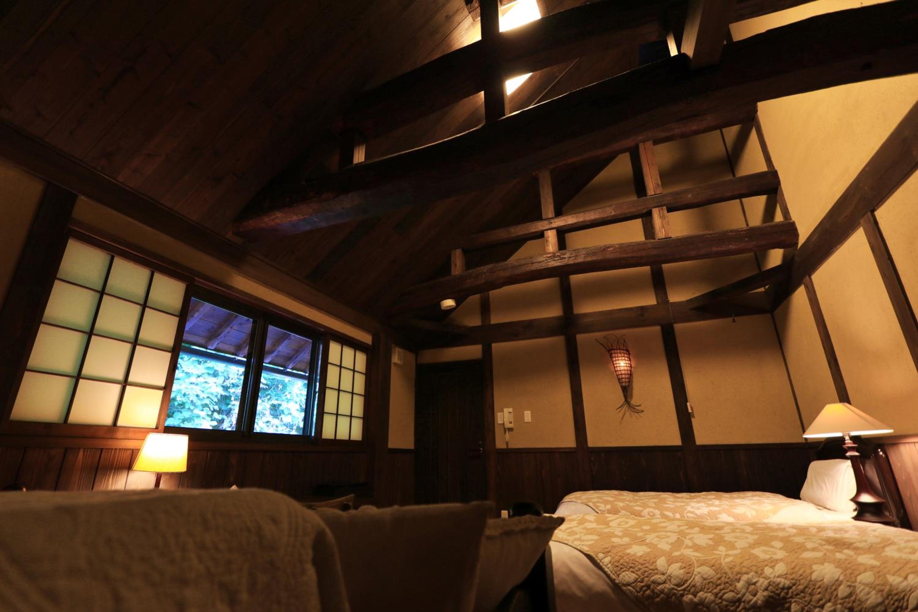 Twin Room with Sofa Bed and Toilet - Photo 9