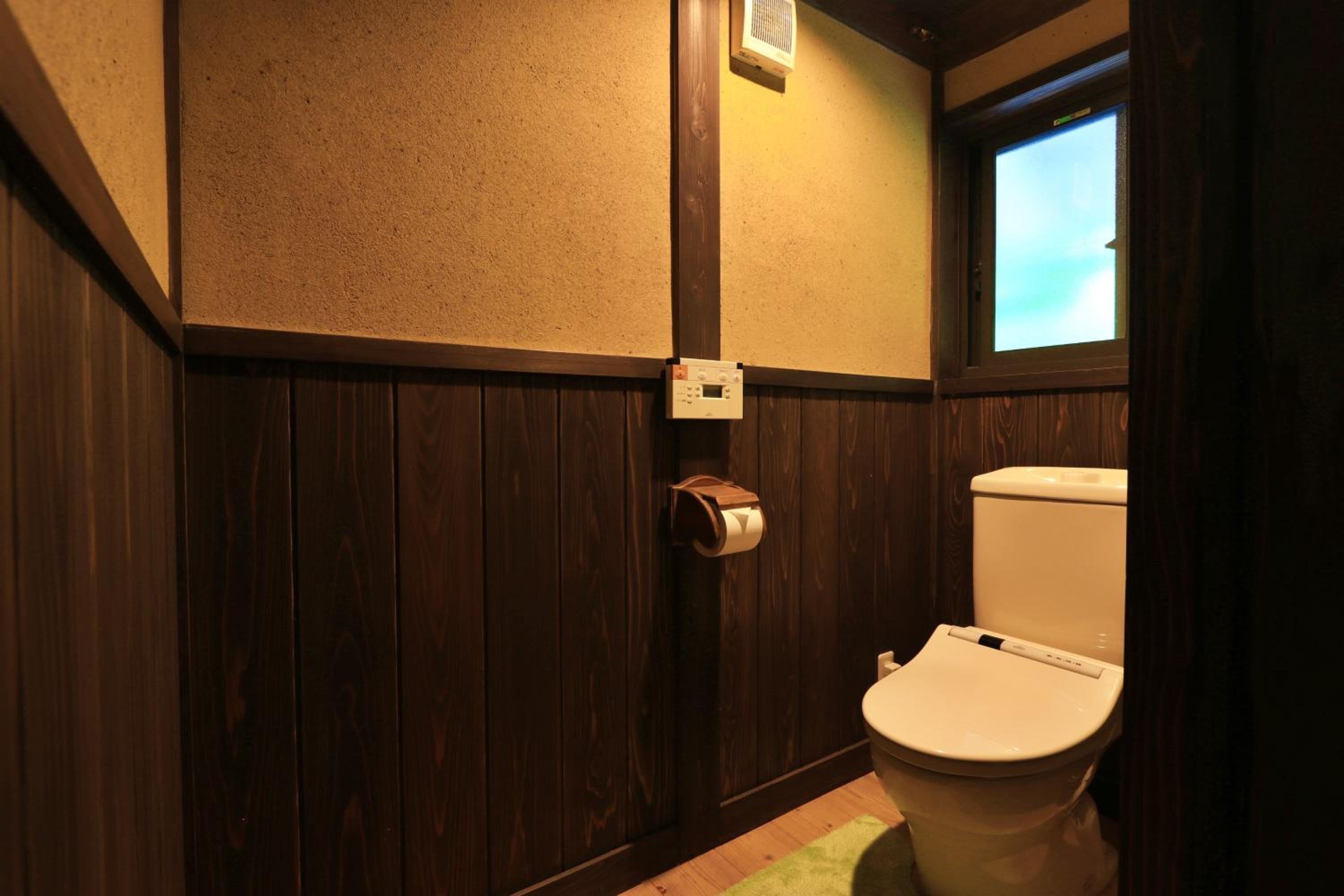 Twin Room with Sofa Bed and Toilet - Photo 5