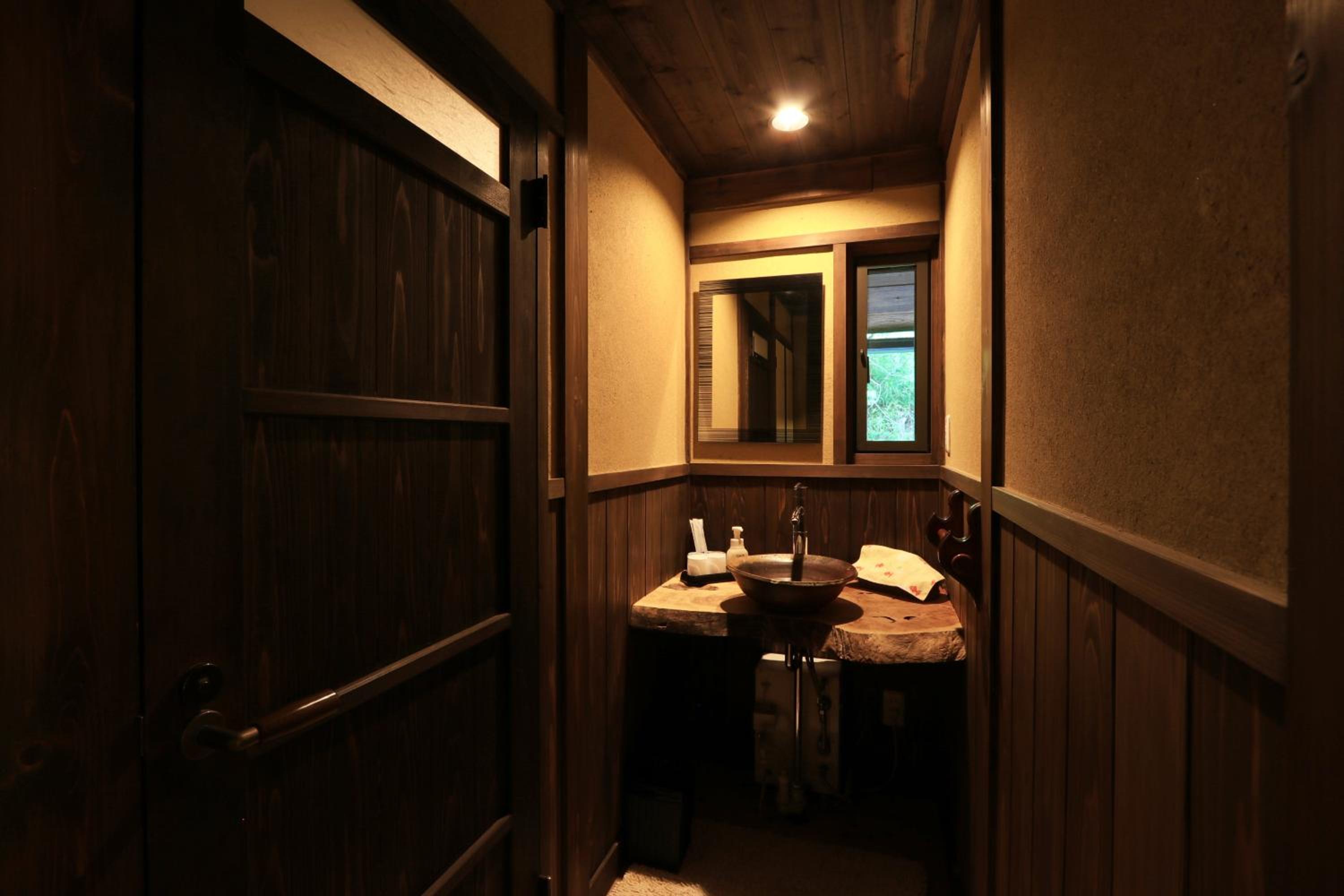 Twin Room with Sofa Bed and Toilet - Photo 7