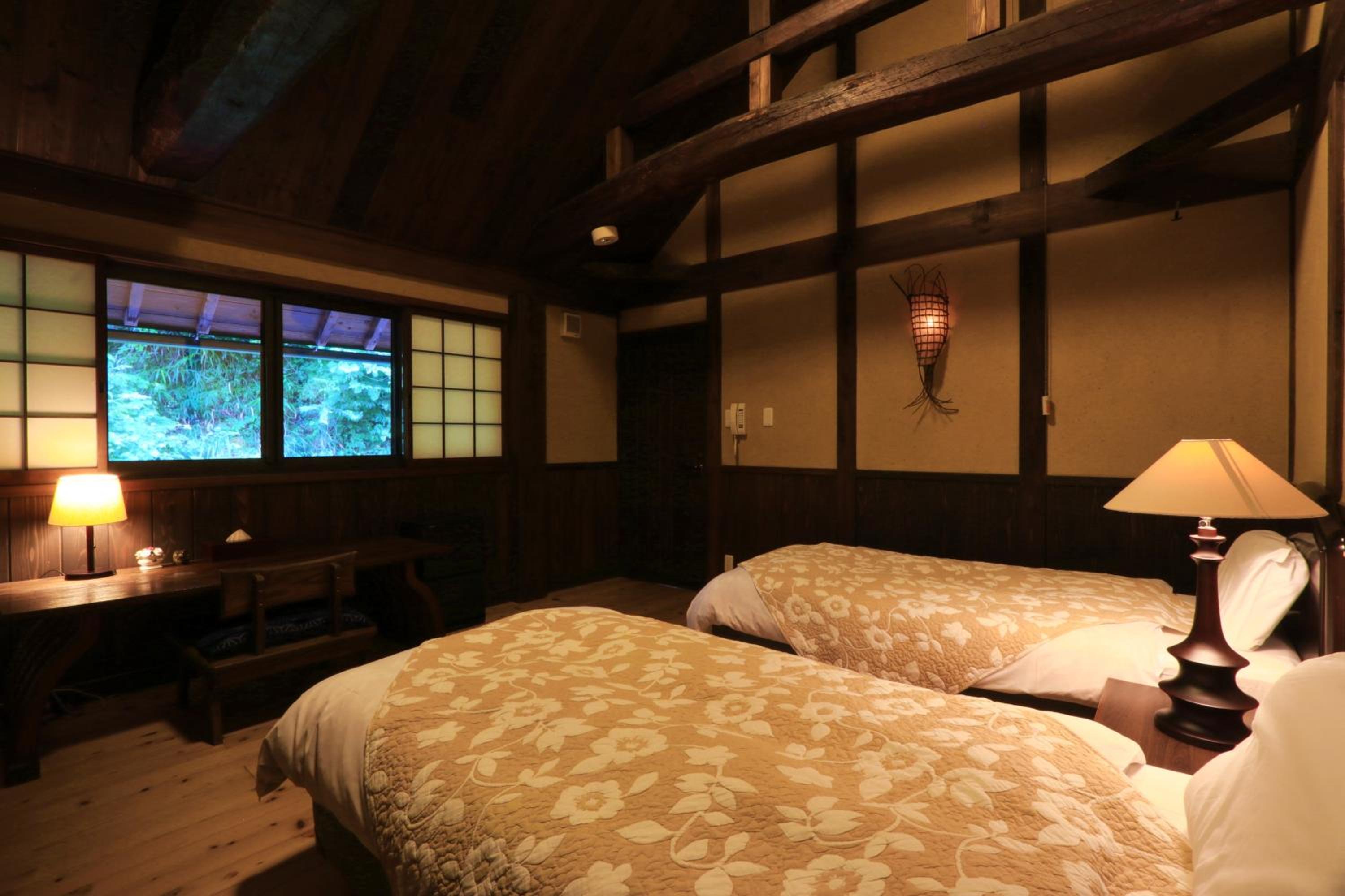 Twin Room with Sofa Bed and Toilet - Photo 10