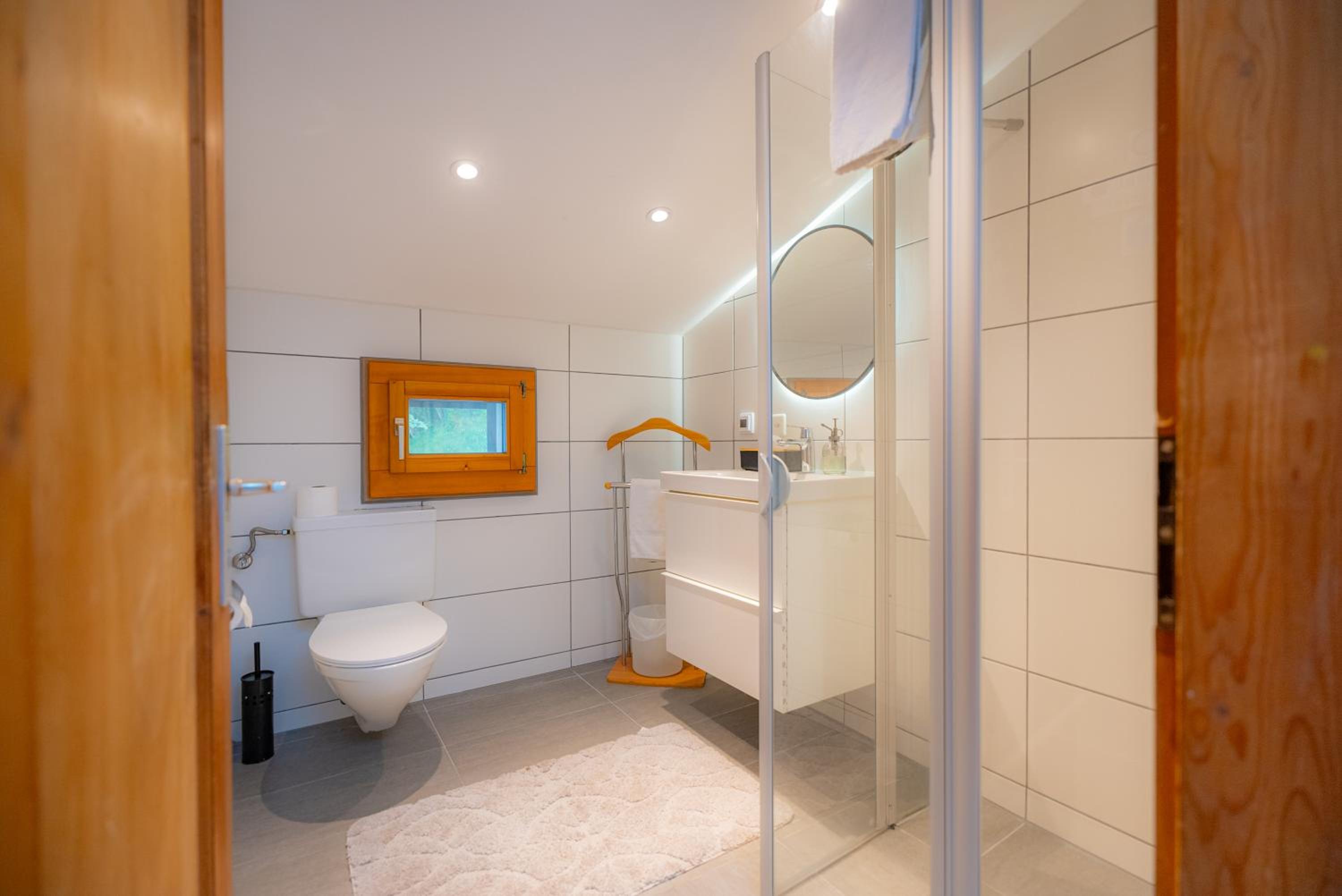 Standard Double Room with Shared Bathroom and Toilet photo 3