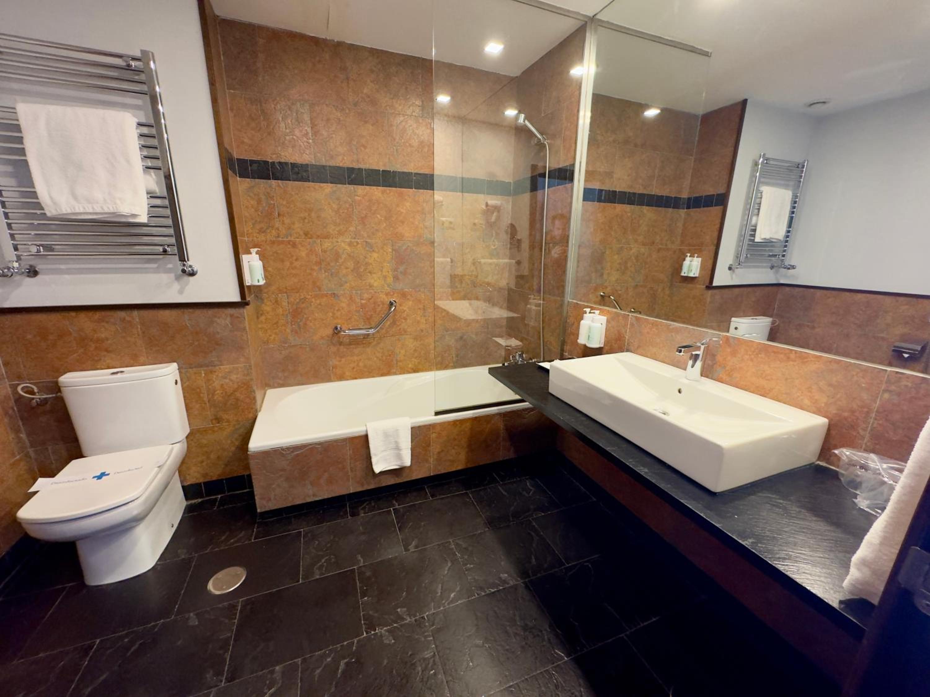 Double or Twin Room - Disability Access photo 2