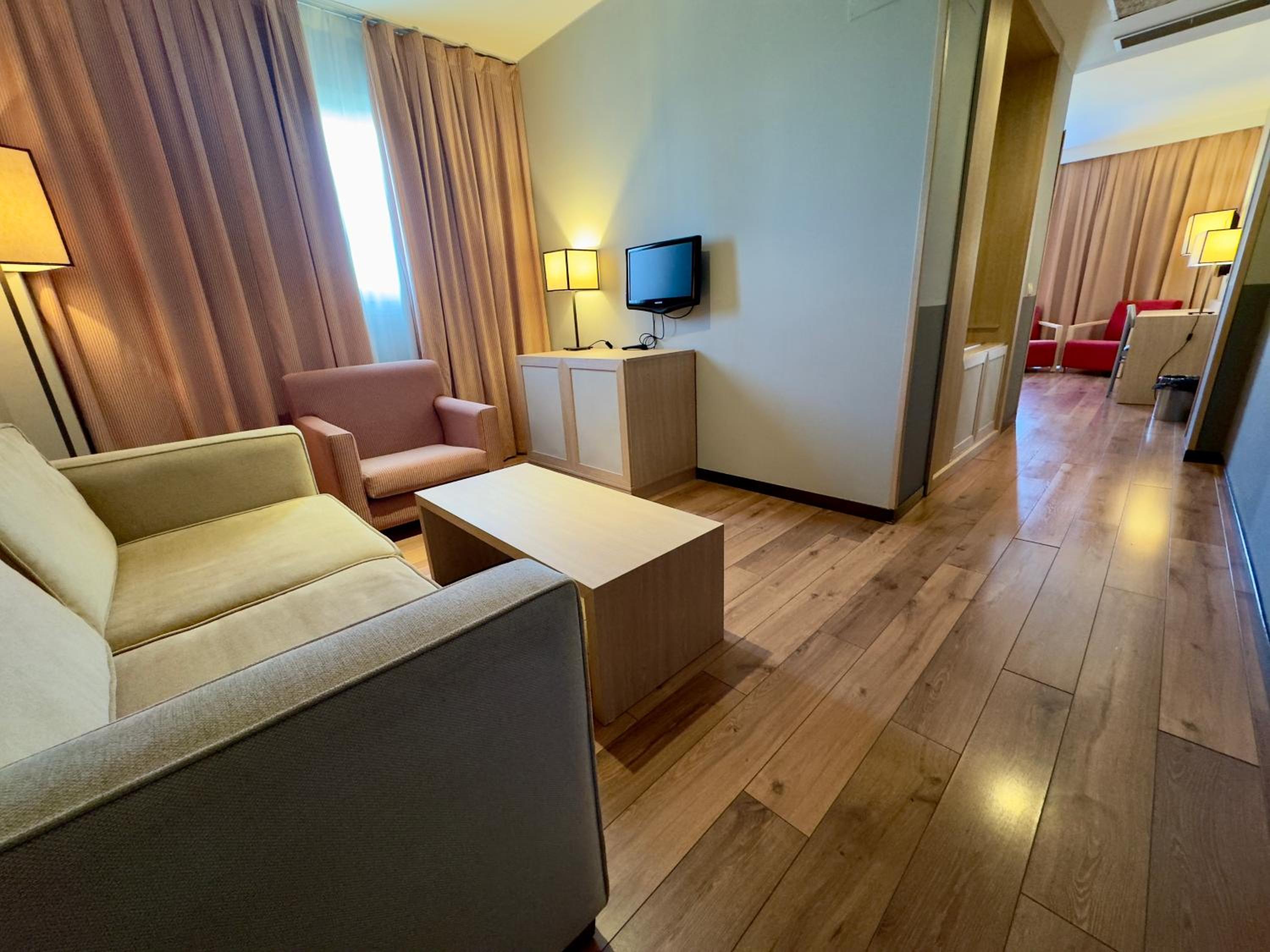 Suite Junior con vista a la piscina