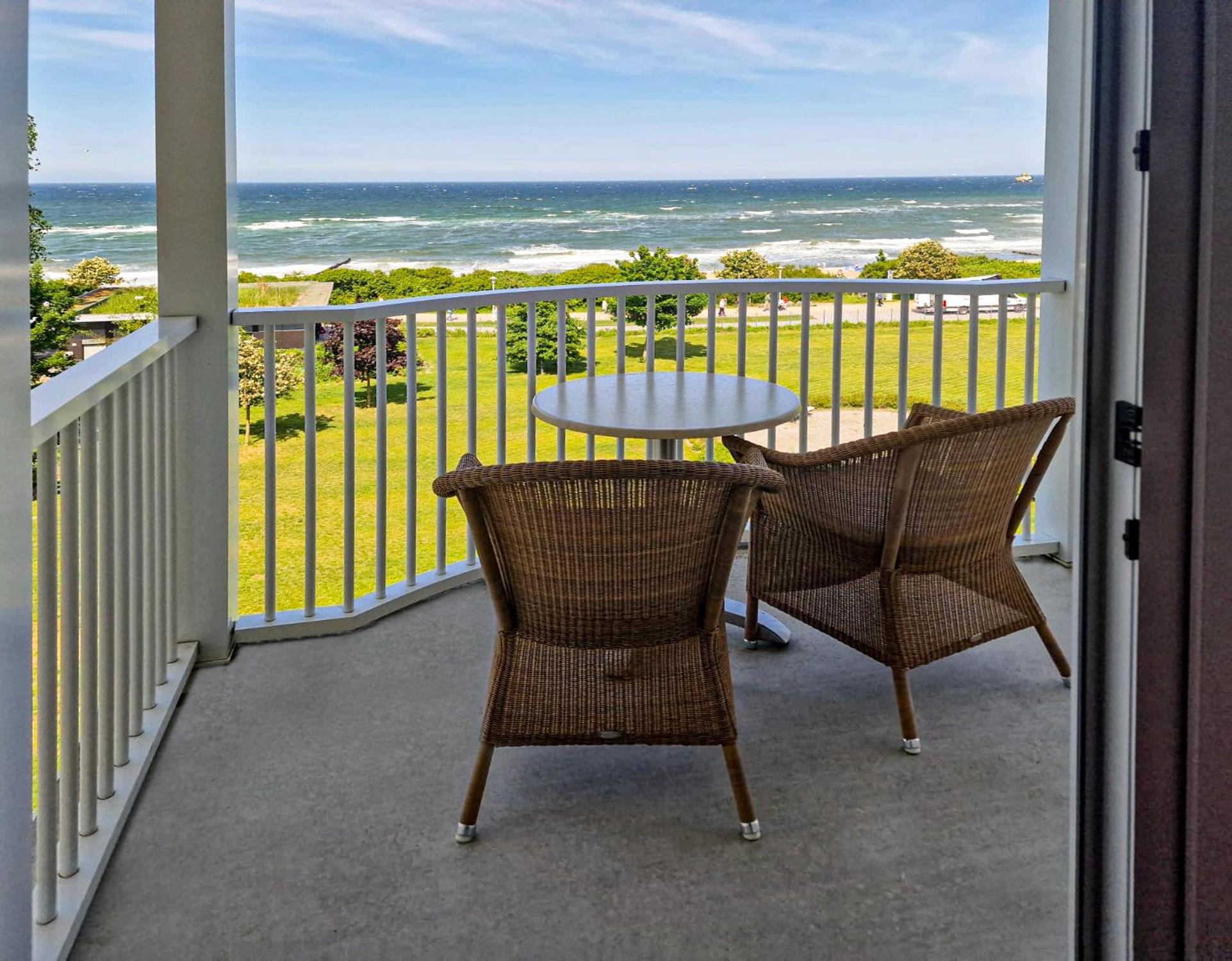 Family Room with Sea View thumbnail 6
