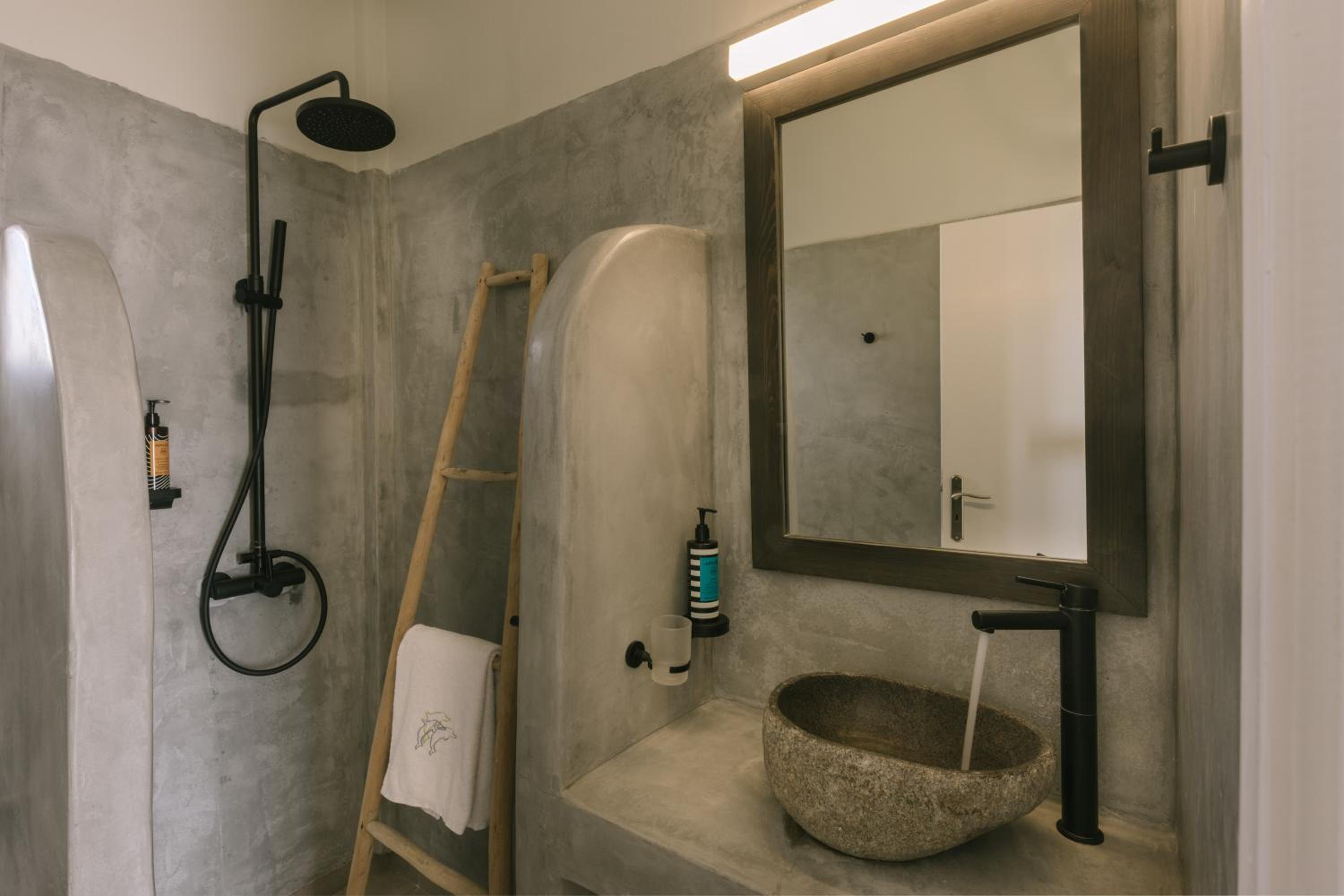 Jacuzzi Suite with Volcano View - Photo 39