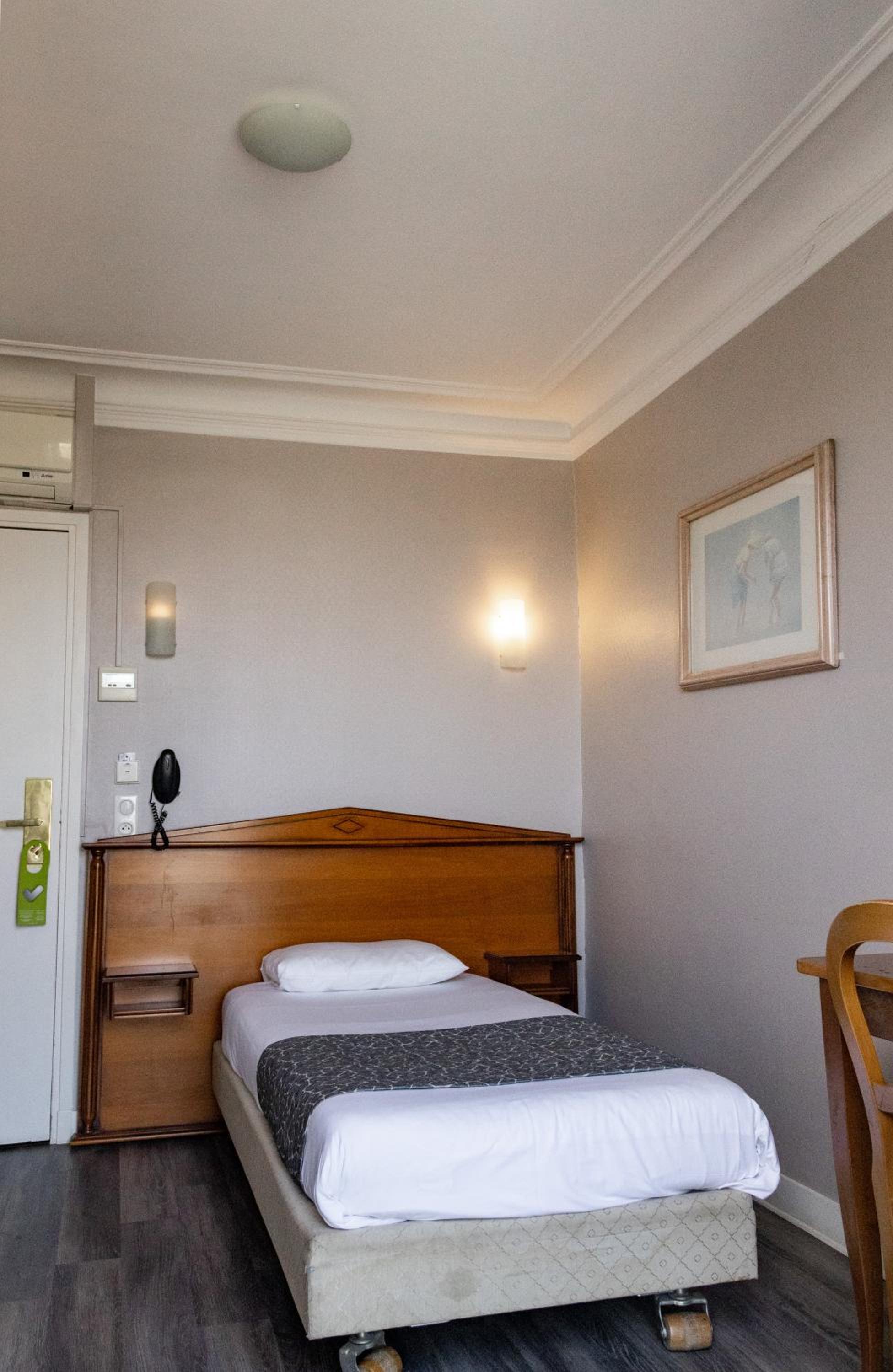 Single Room photo 2