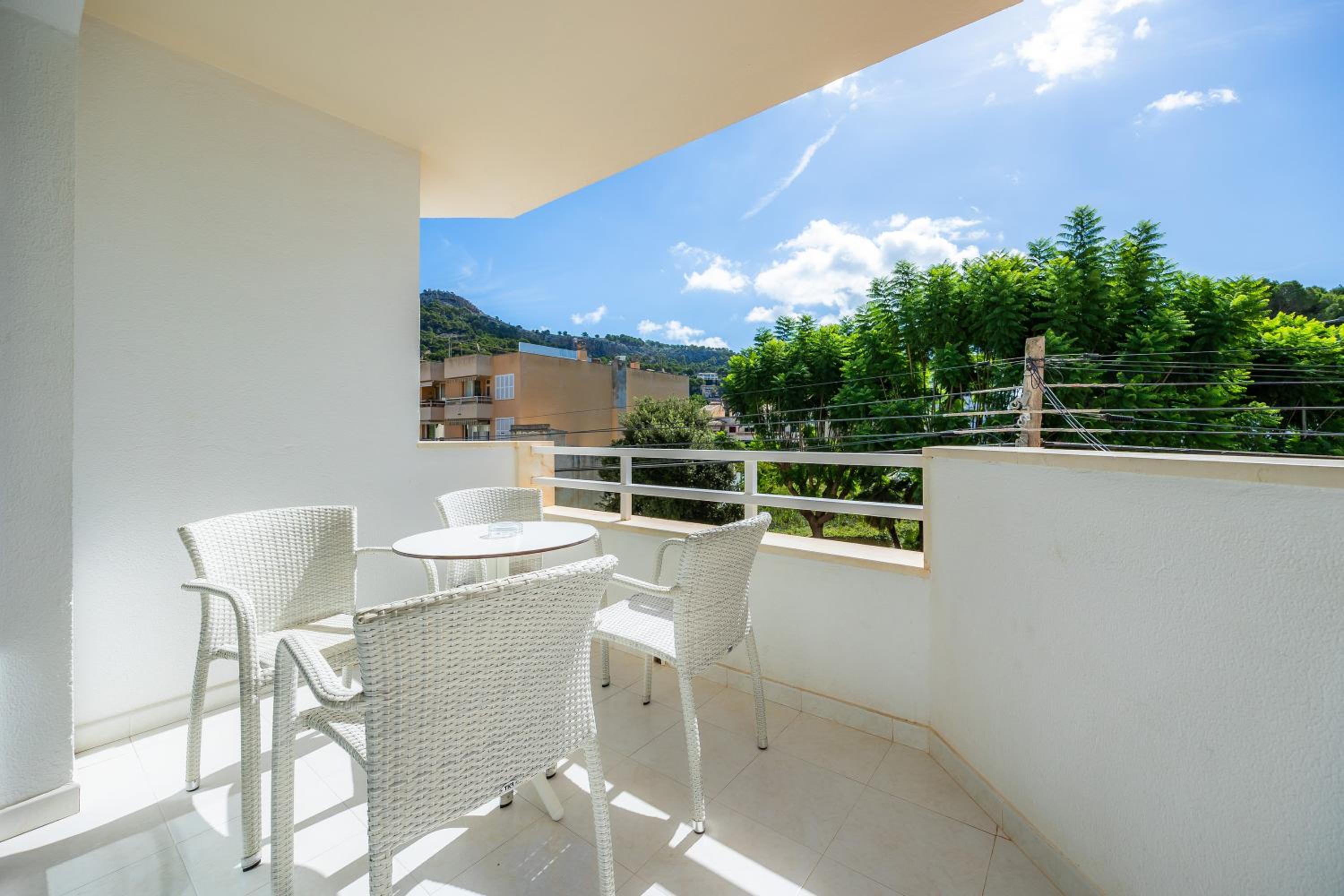 Three-Bedroom Premium Apartment with Balcony photo 3