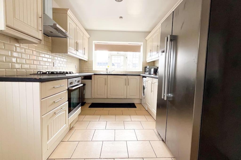 Four-Bedroom House photo 2