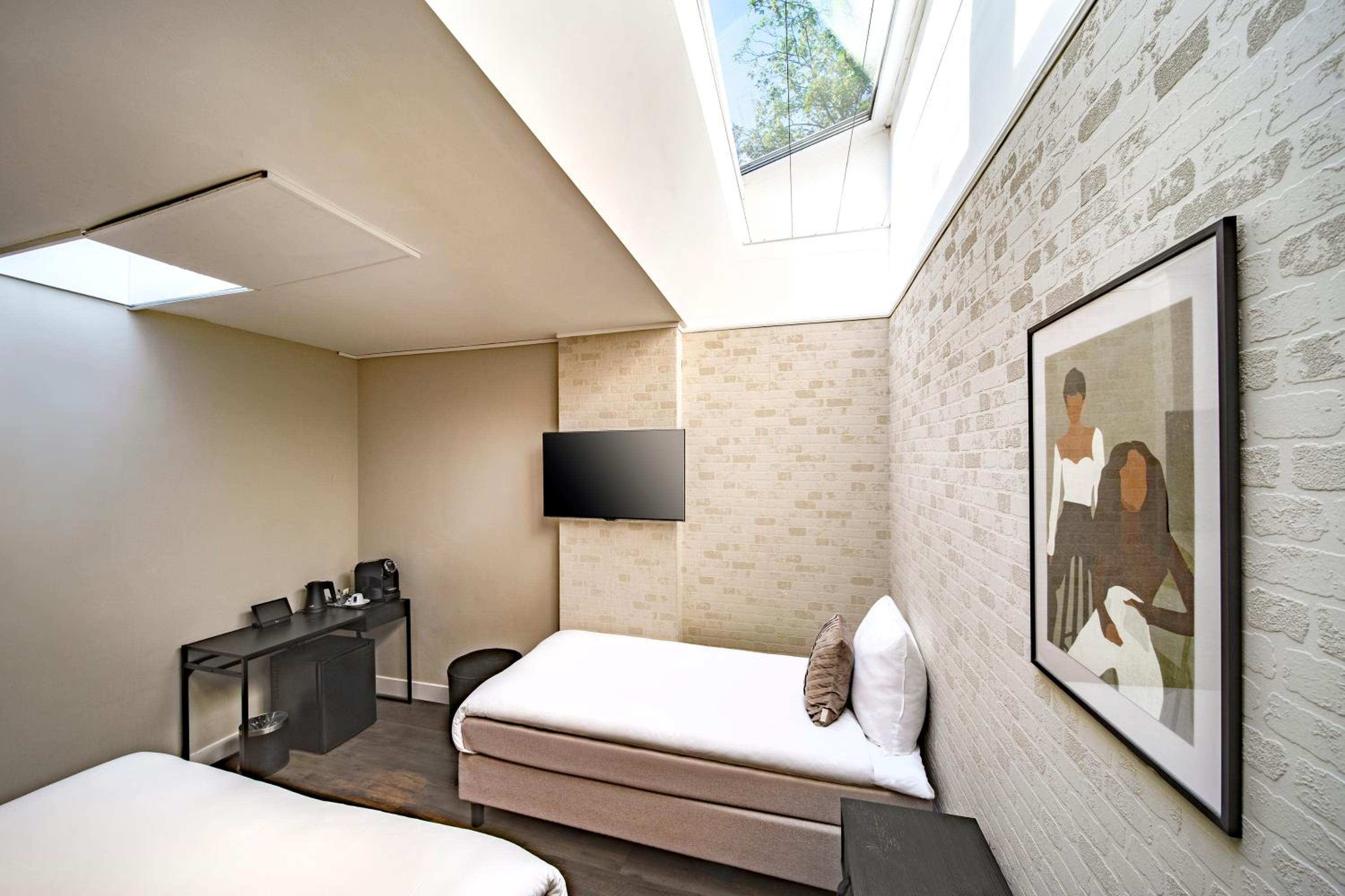 Ground Floor Triple Room without windows