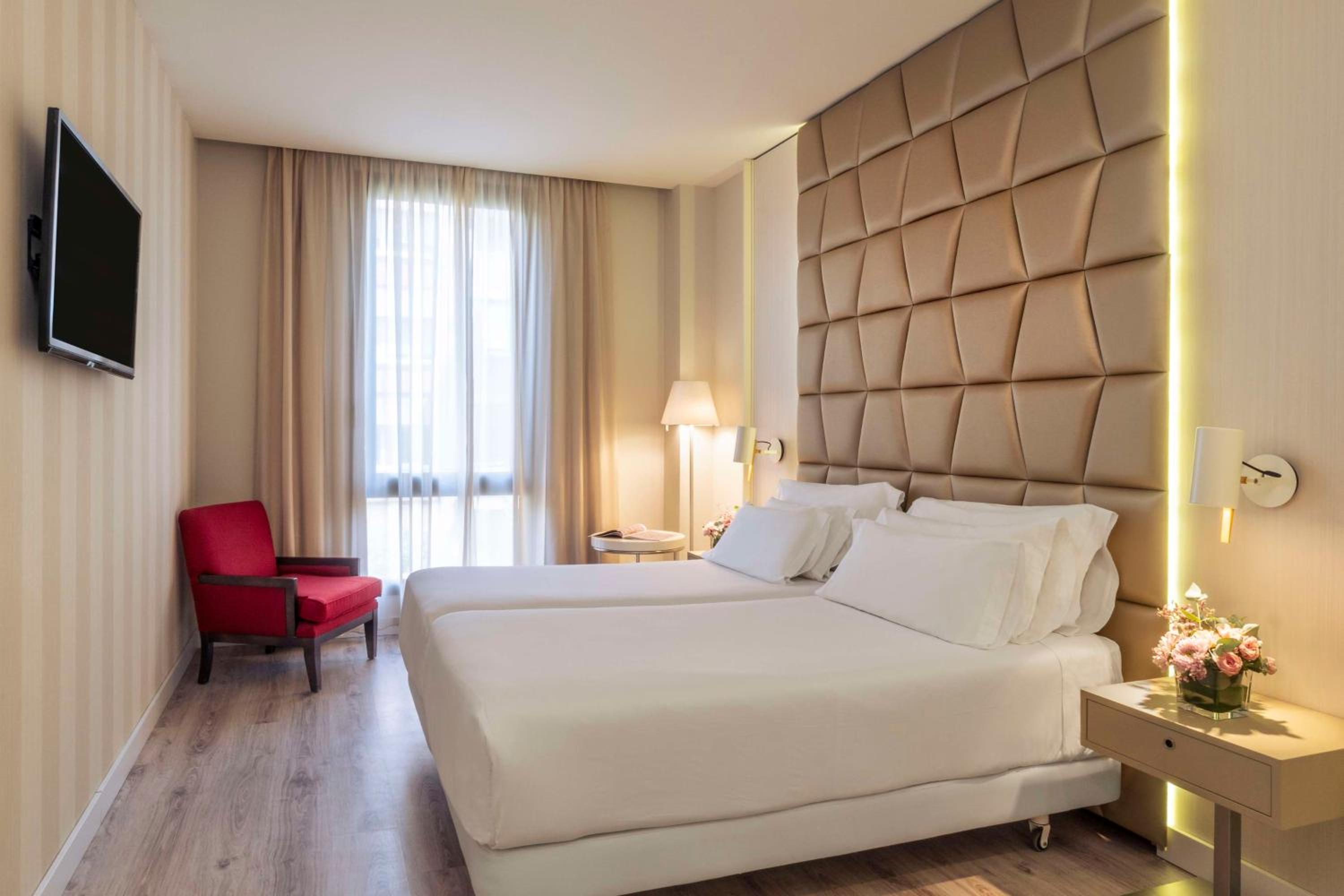 Superior Double or Twin Room thumbnail 5
