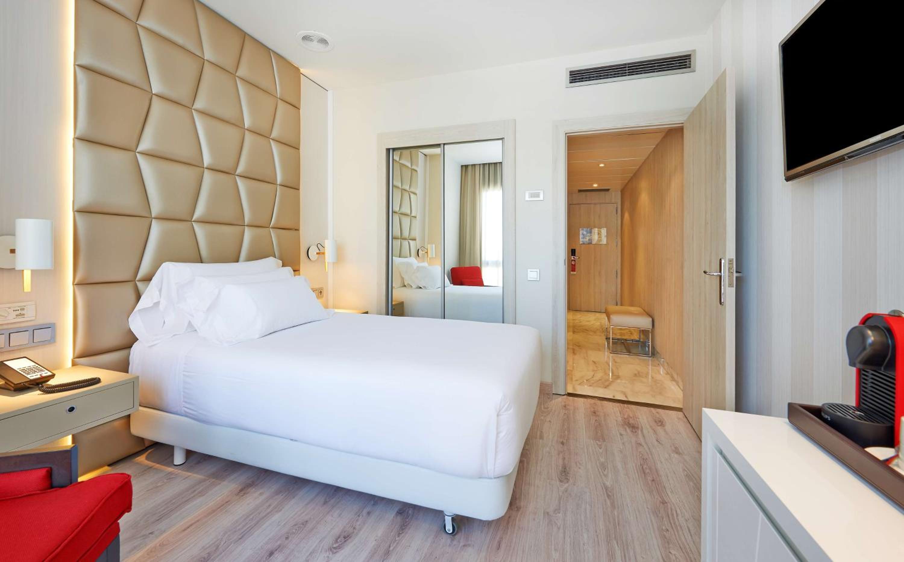 Family Connecting Room (2 Adults + 1 Child)