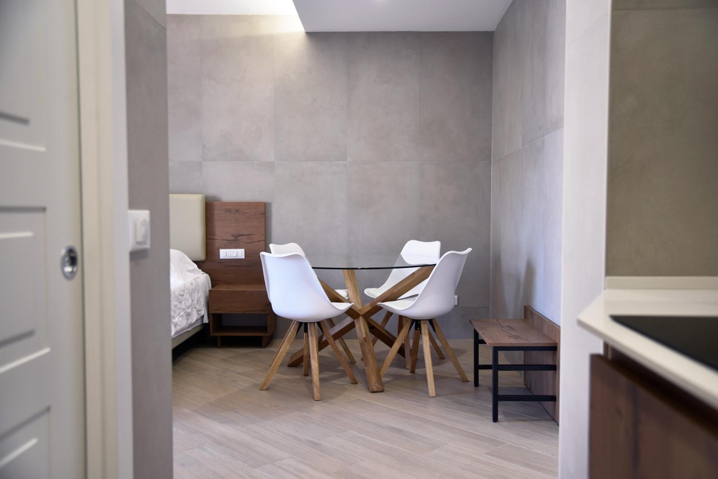 Studio Apartment with Balcony photo 2