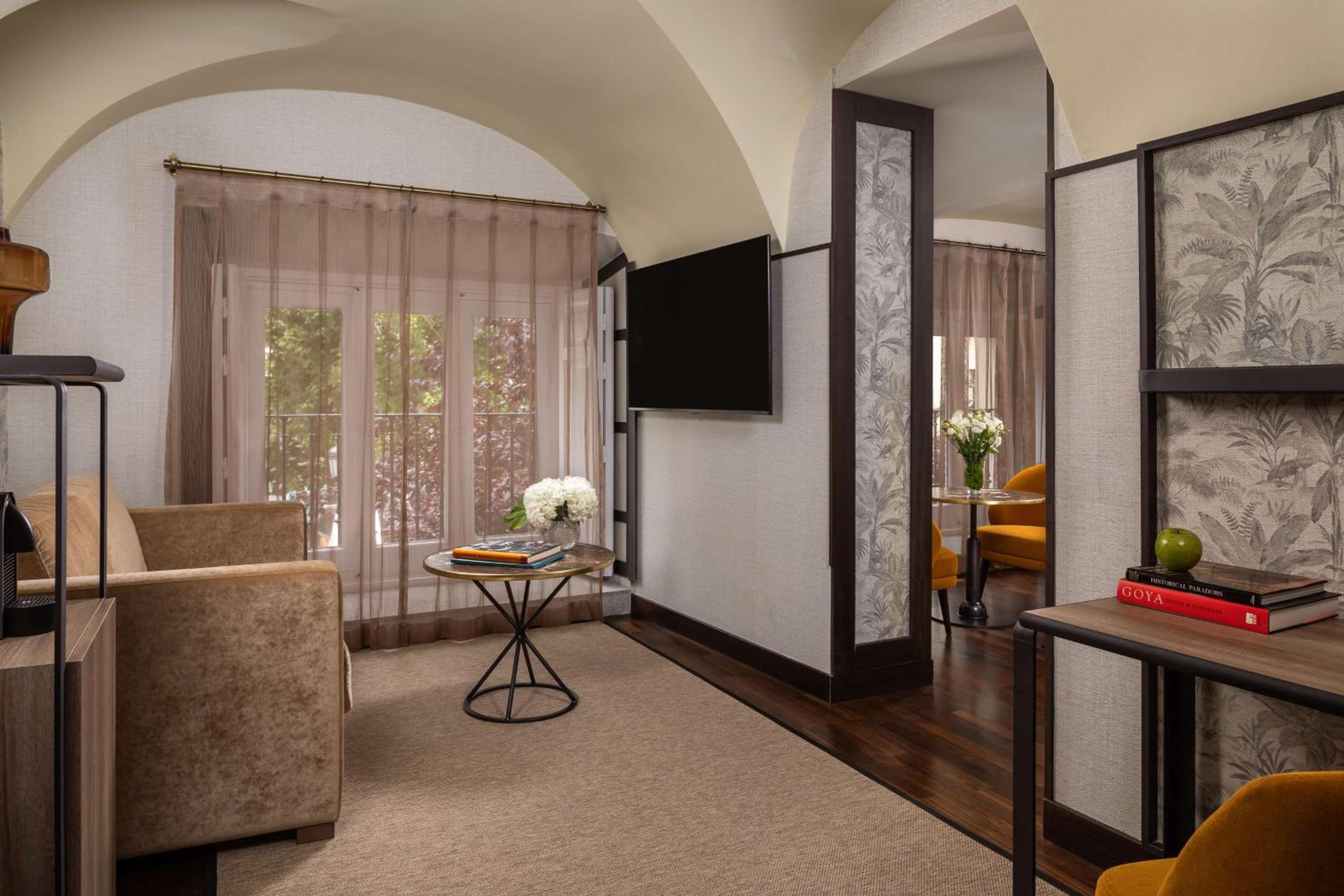Junior Suite with View with Extra Bed thumbnail 6