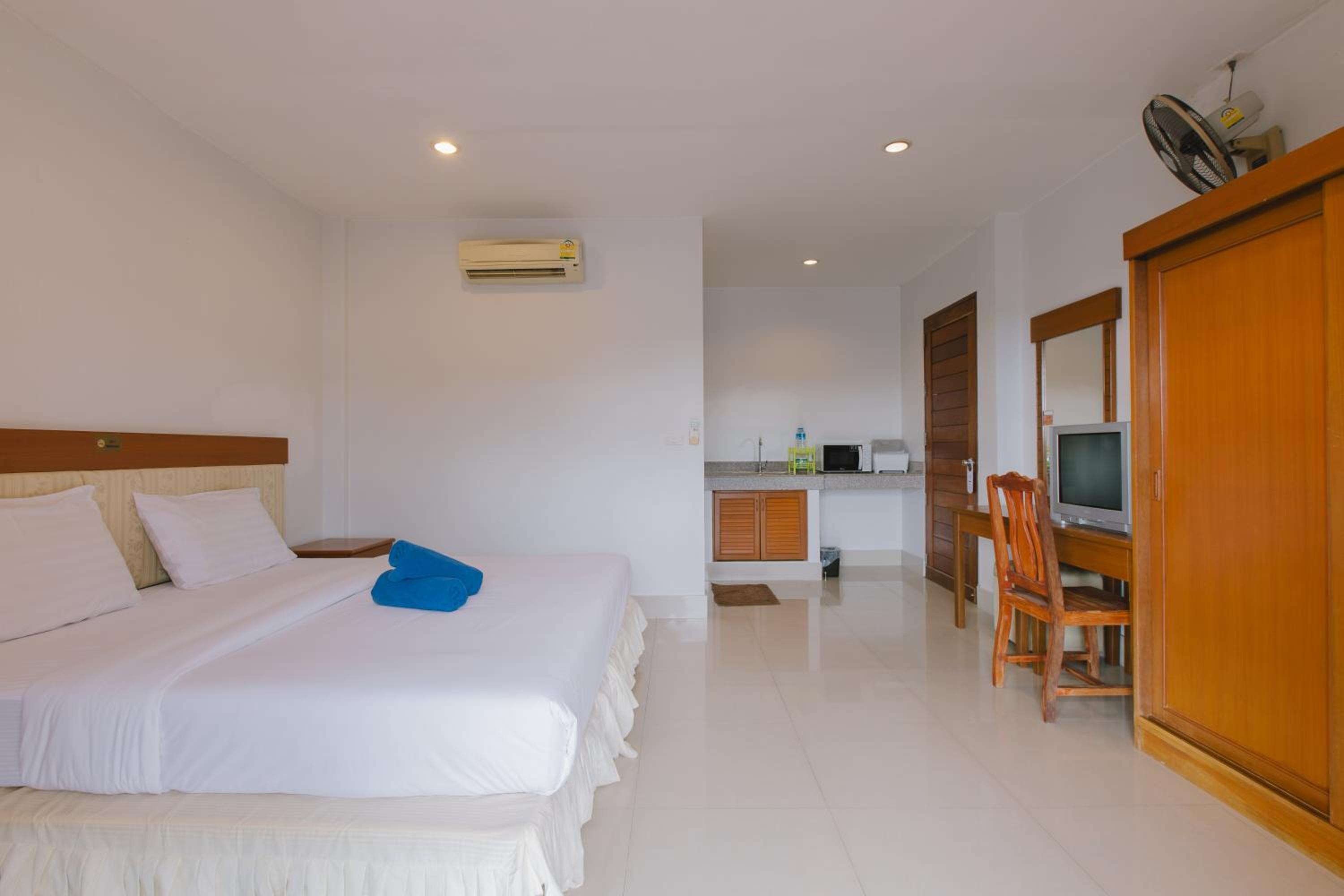 Double Studio Kitchenette with Balcony photo 2