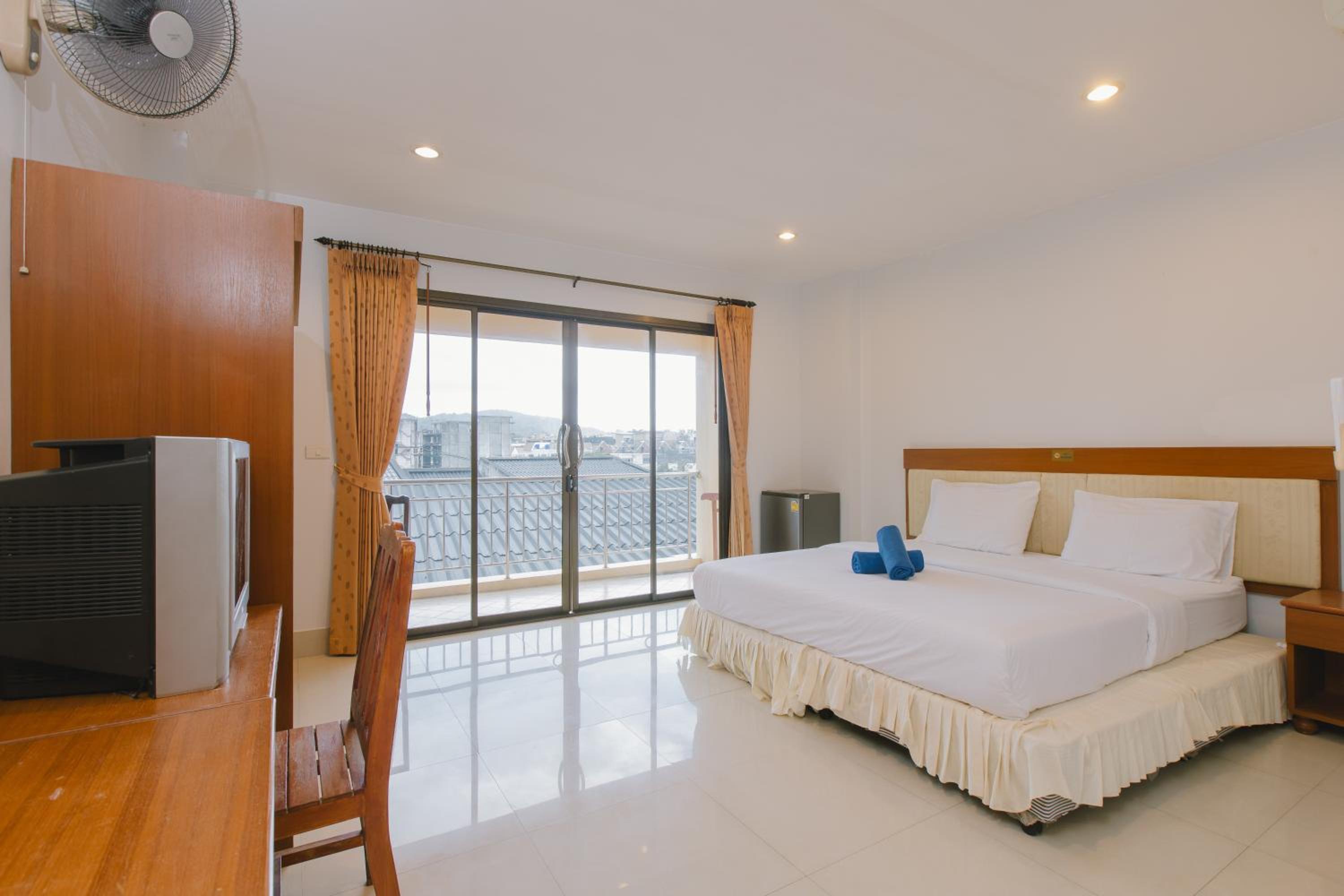 Double Studio Kitchenette with Balcony photo 3