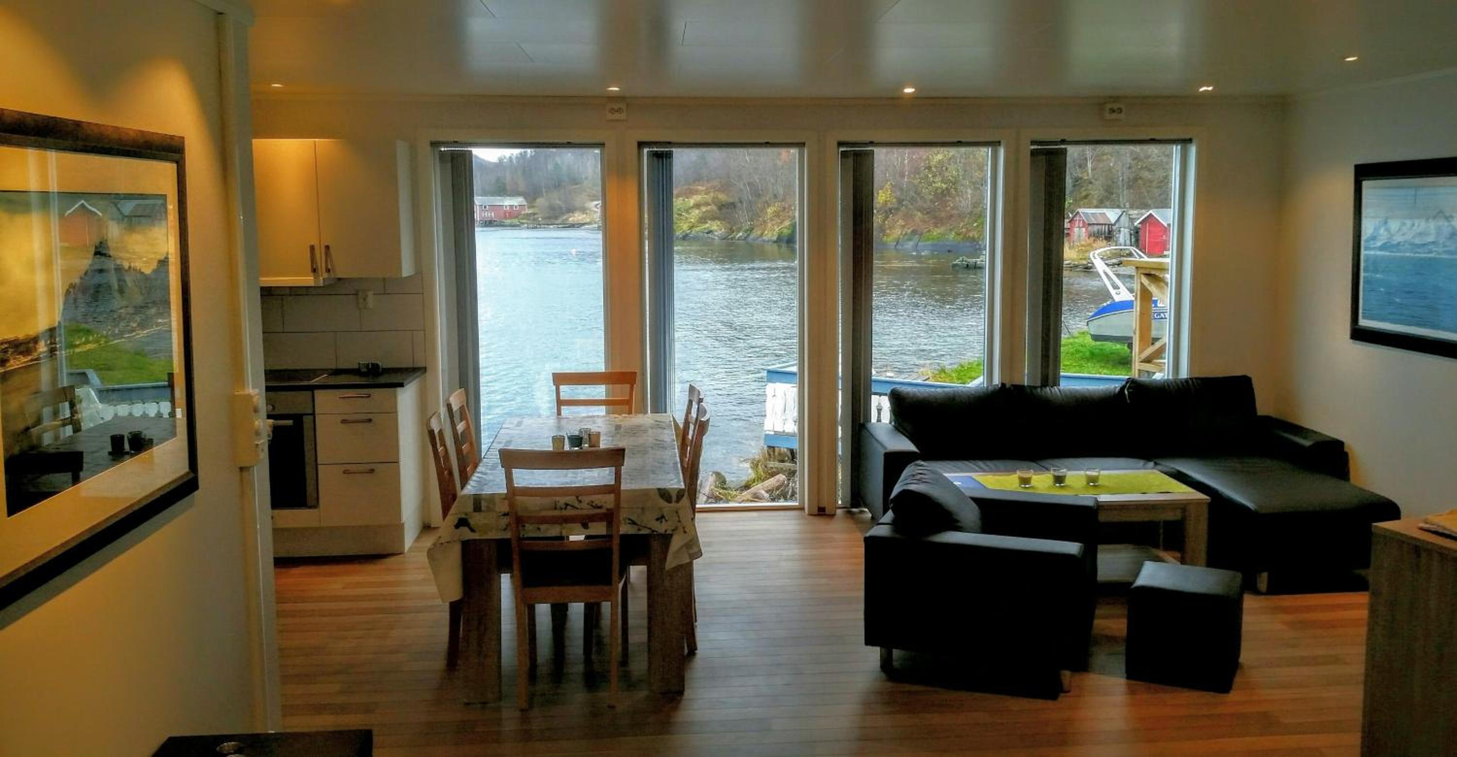 Three-Bedroom Apartment with Balcony photo 1