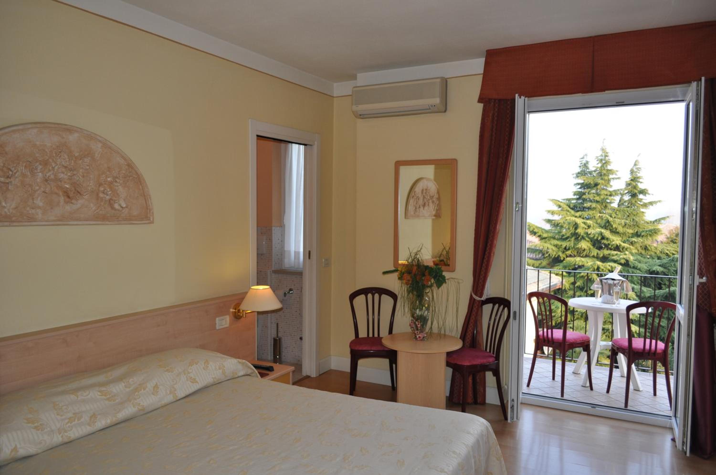 Double Room - Photo 2