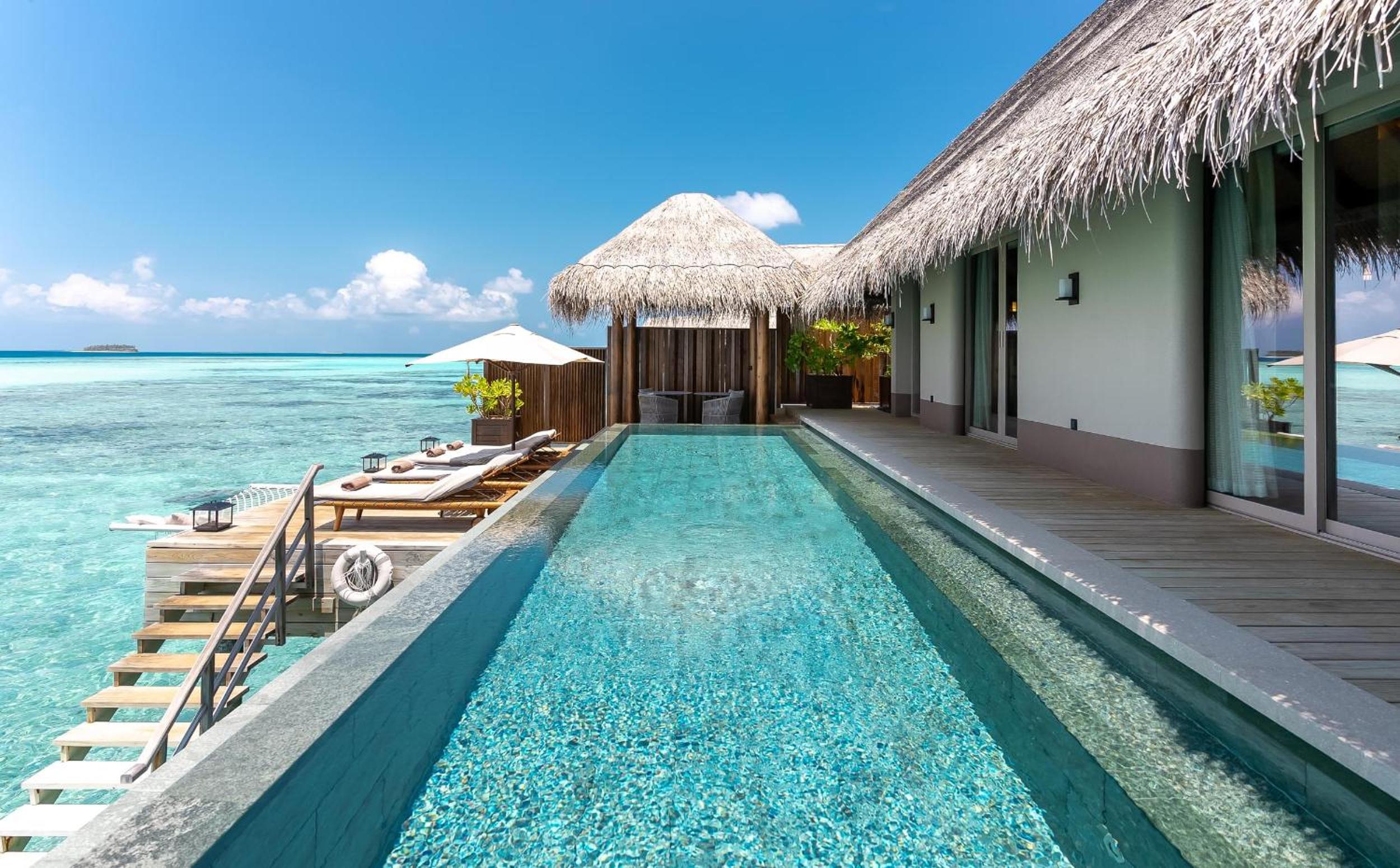 Villa de Água com Dois Quartos e Piscina
