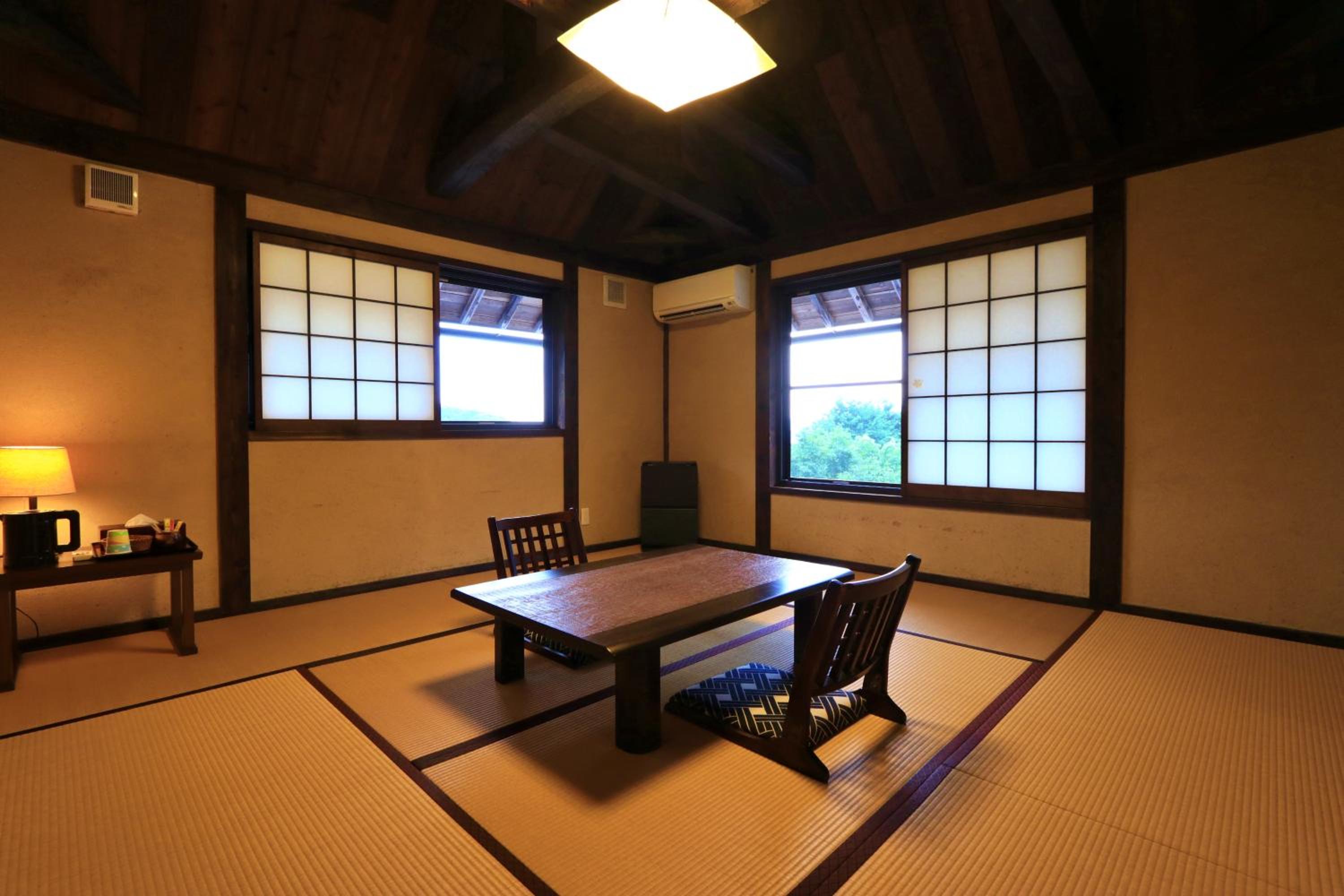 Japanese-Style Standard Room with Toilet - Photo 4