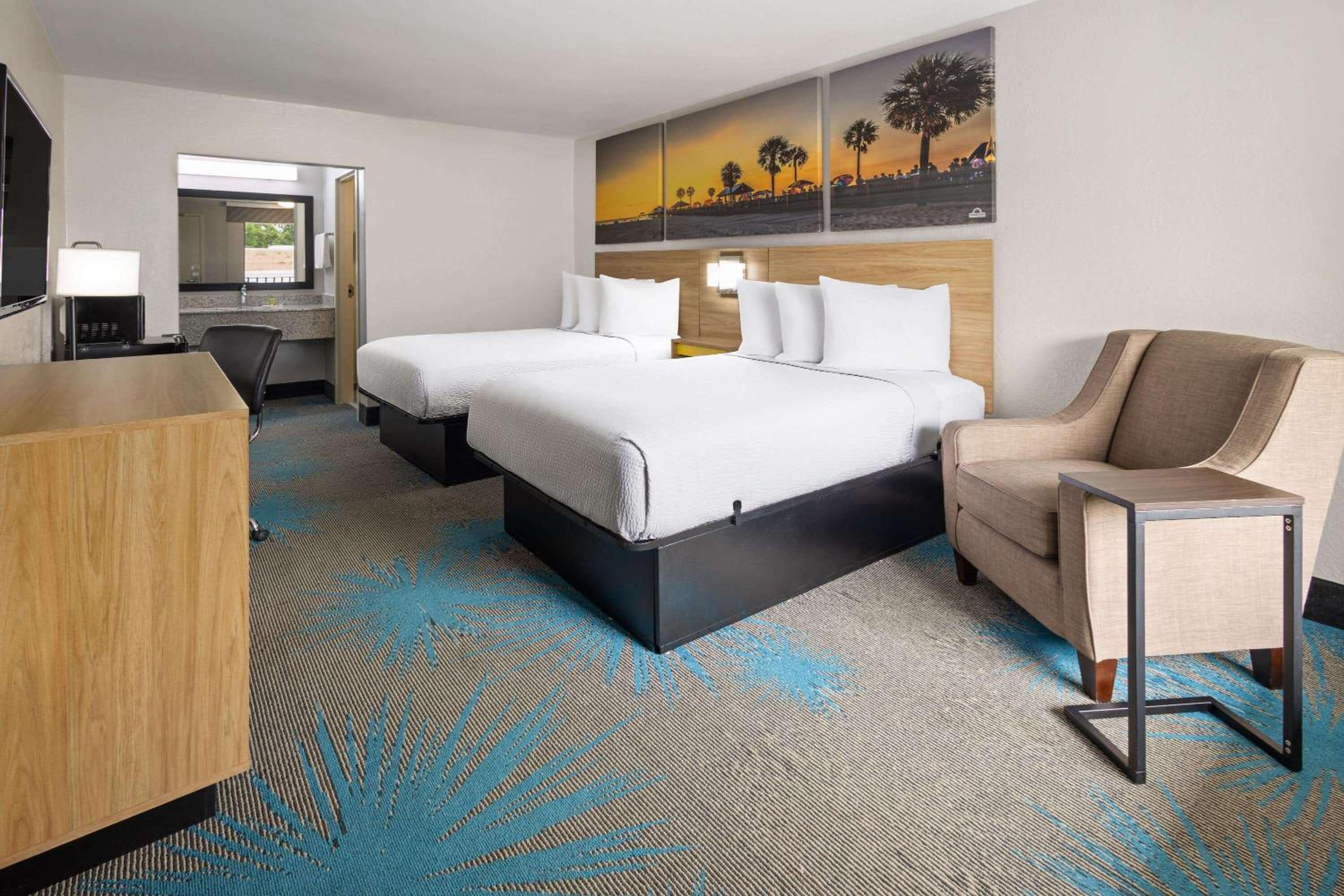 Deluxe Double Room with Two Double Beds - Non-Smoking - Photo 1
