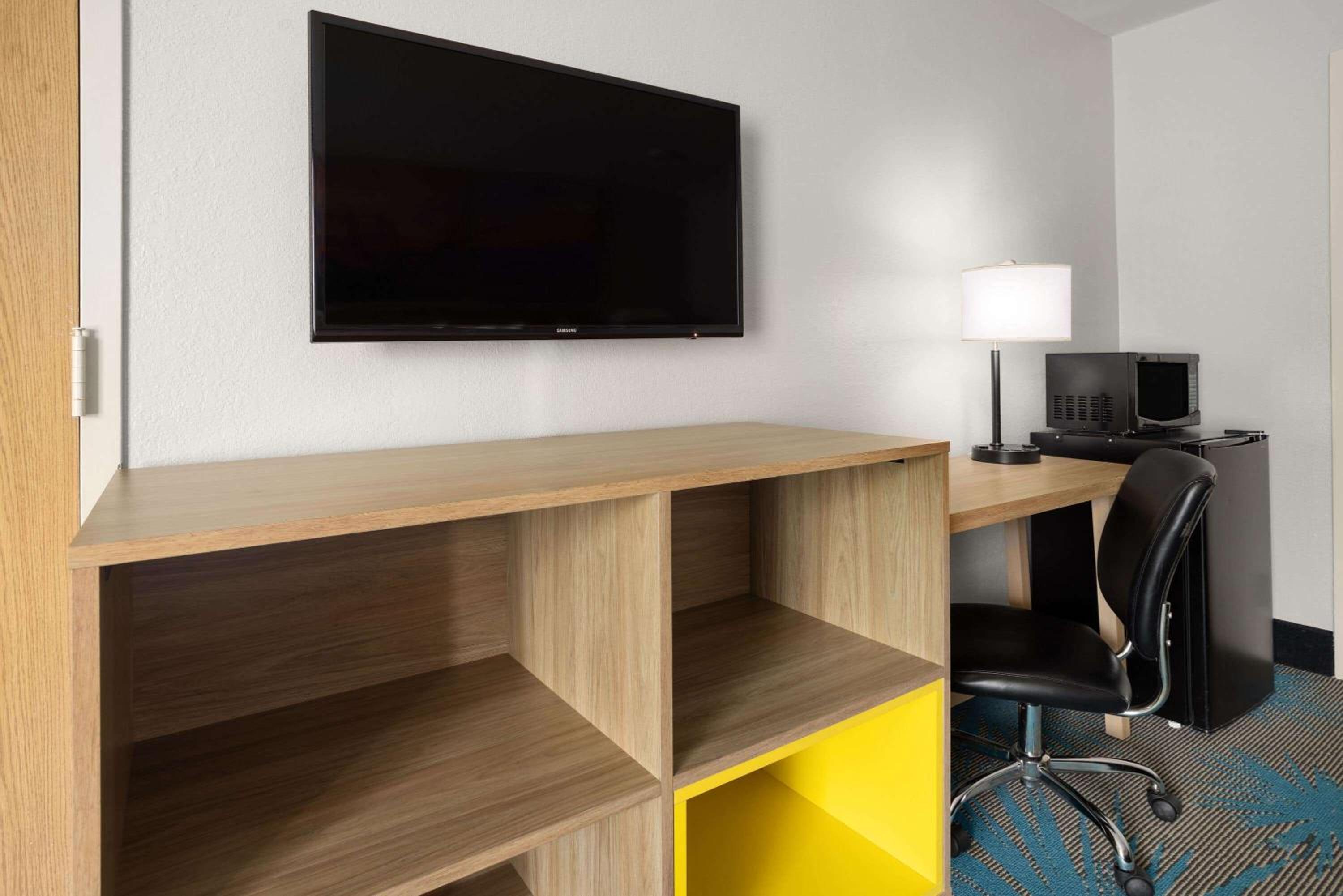 King Room - Mobility Access/Non-Smoking - Photo 5