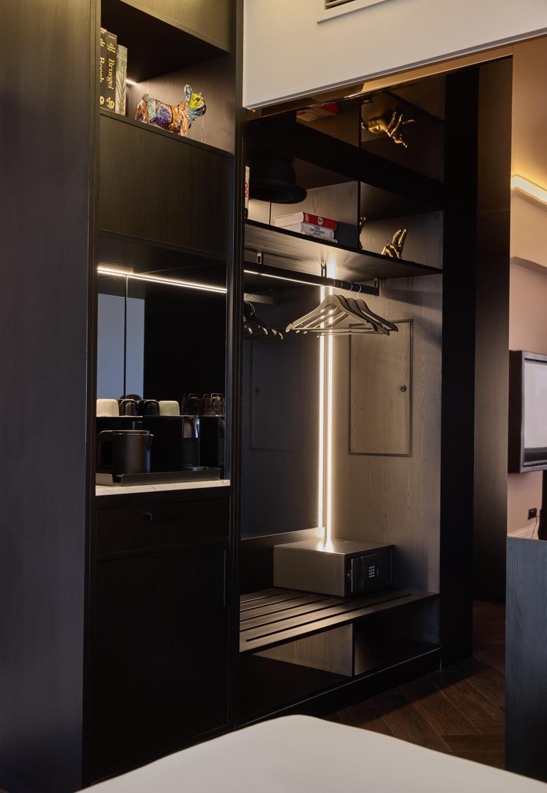 SKY FAM Room, Family room, City view