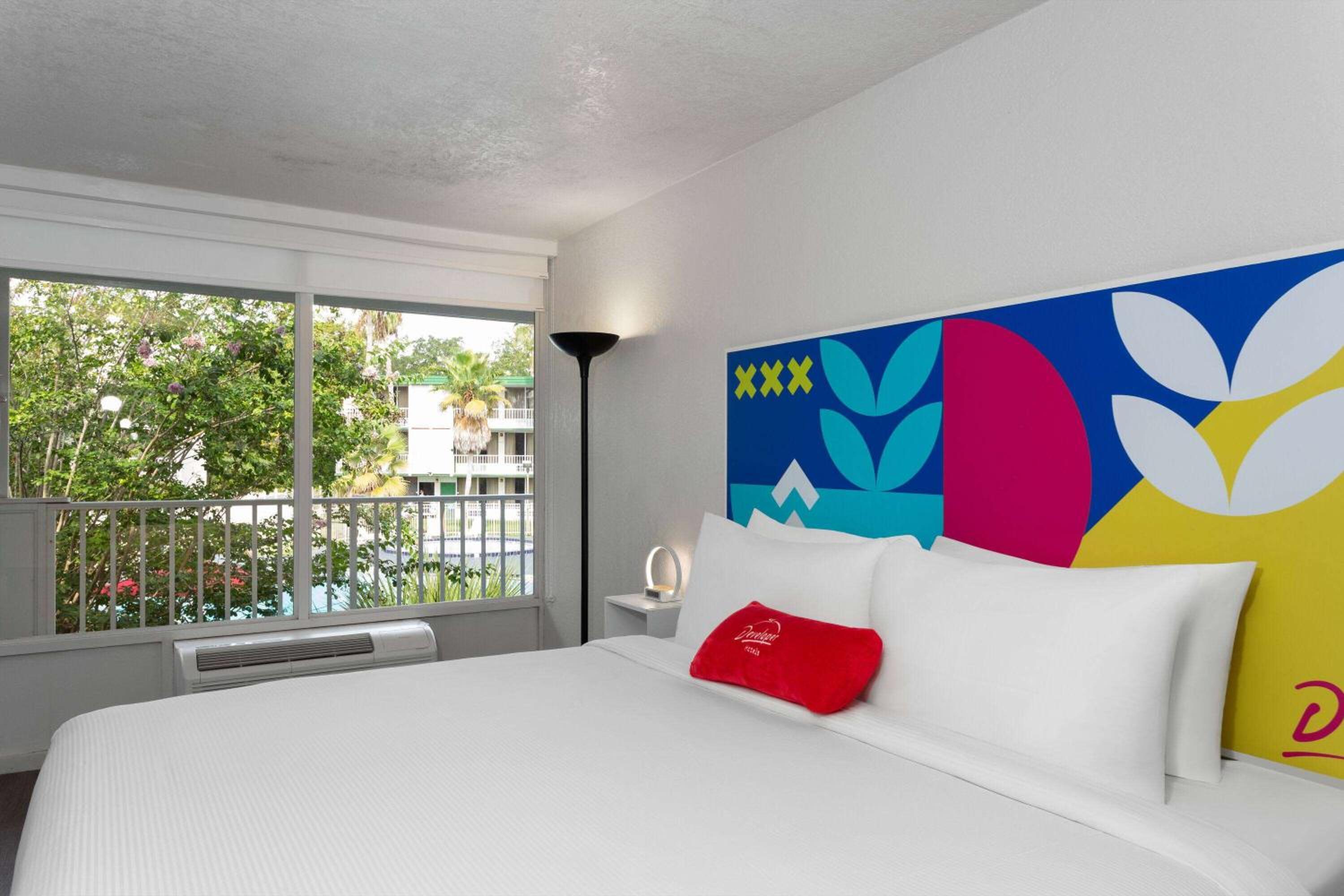King Room with Pool View - Non-Smoking - Photo 1