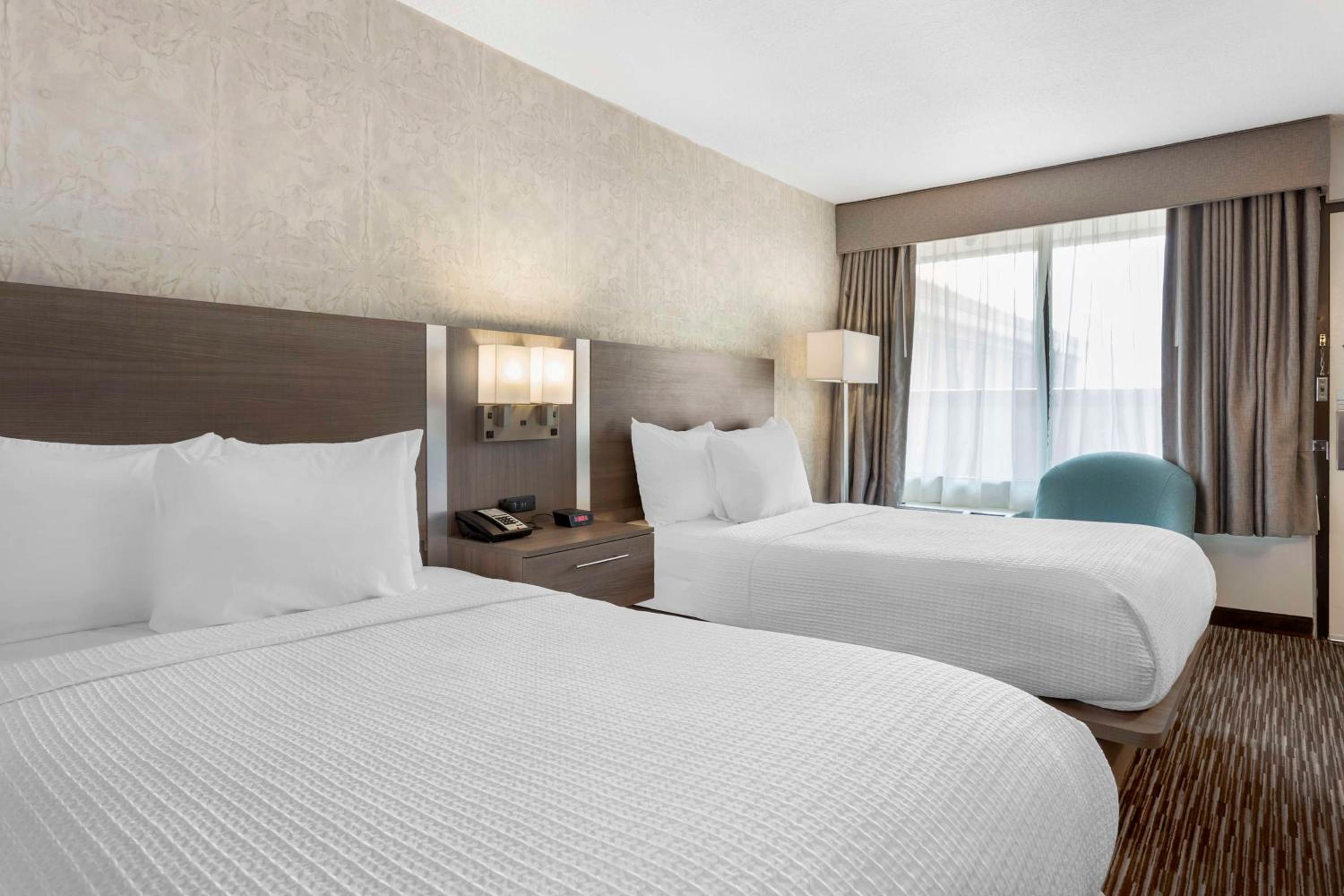 Double Room with Two Double Beds - Non-Smoking photo 3