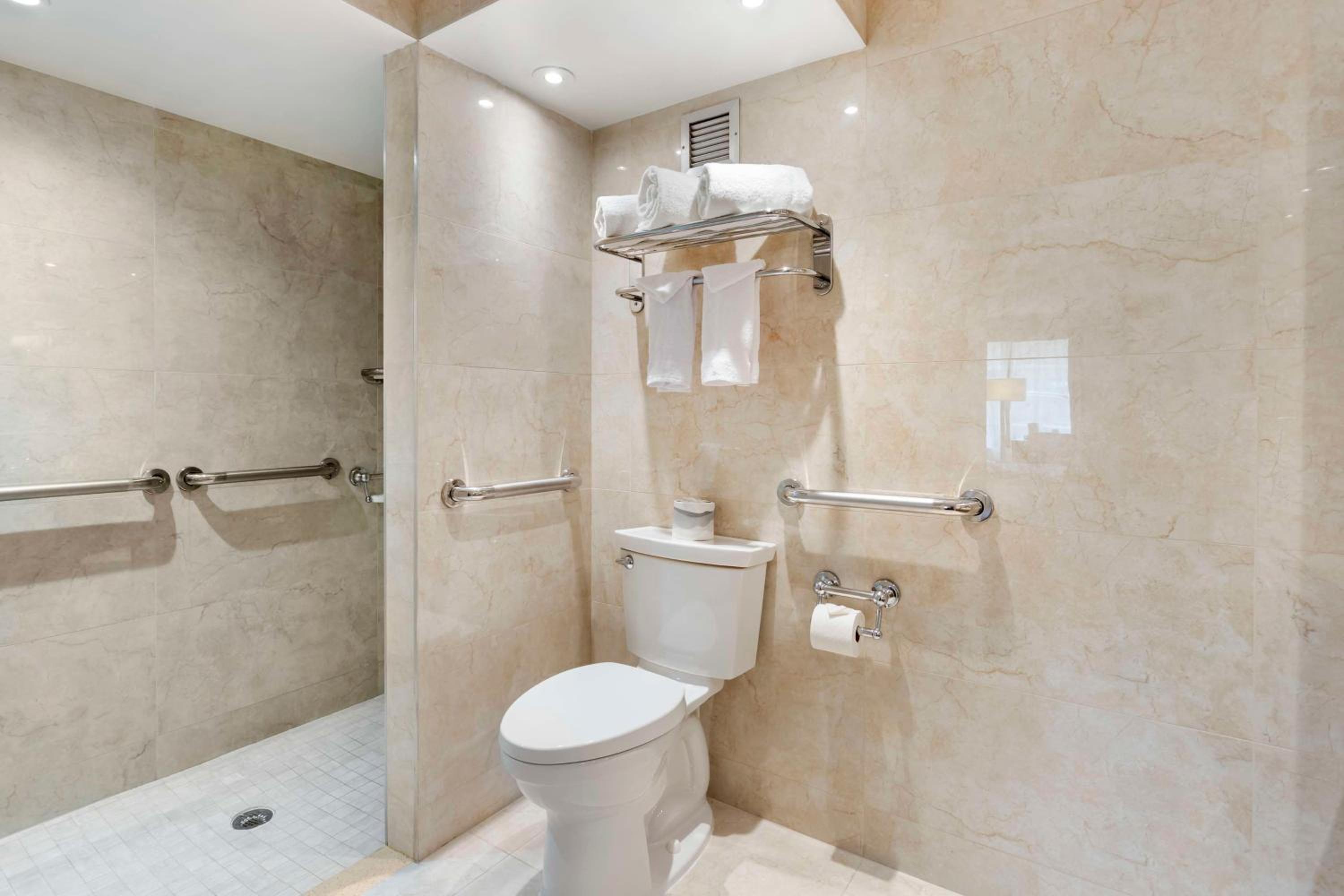 Double Room with Two Double Beds and Mobility Accessible Roll-In Shower photo 2