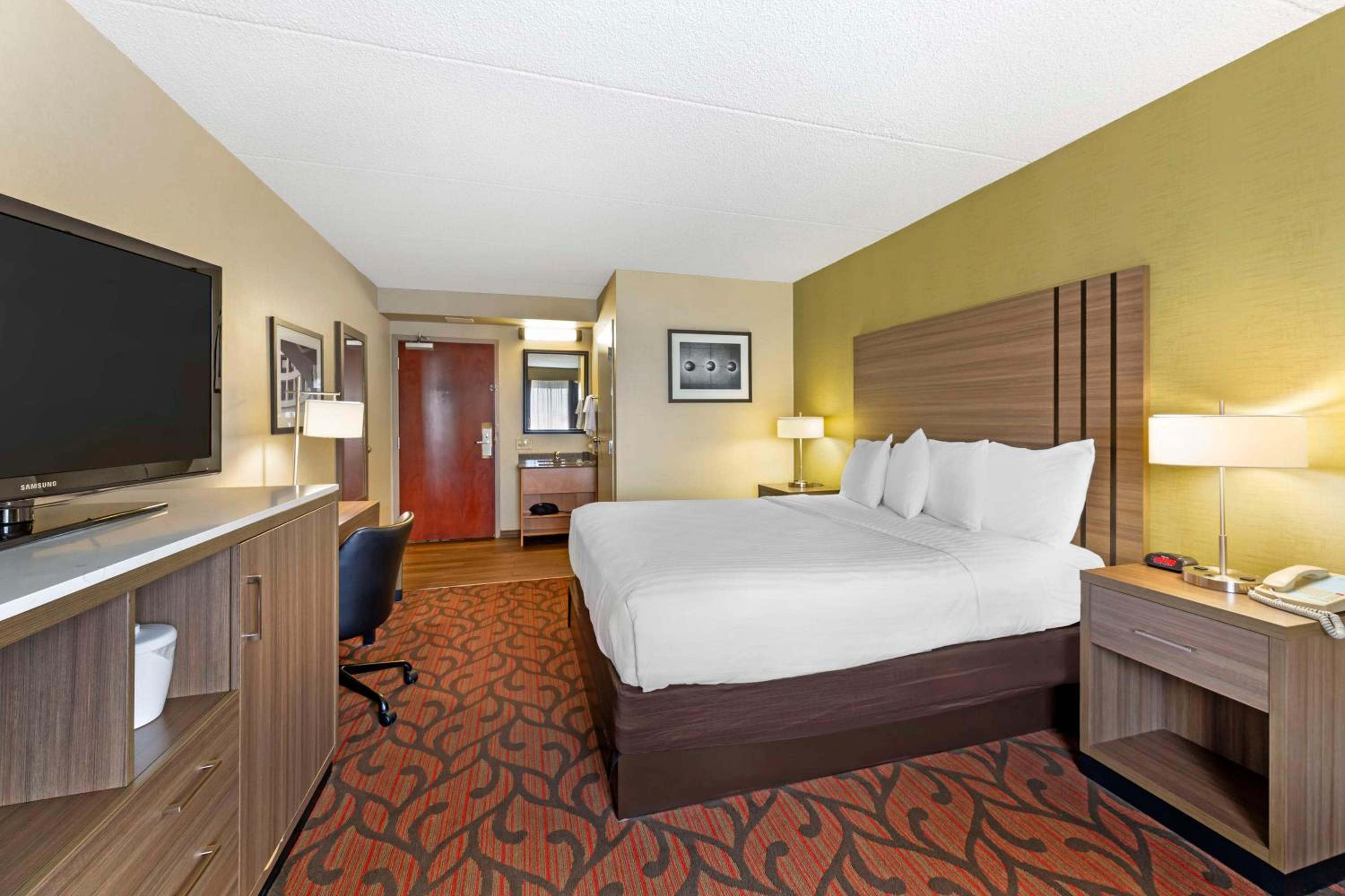 King Room - Non-Smoking - Photo 1