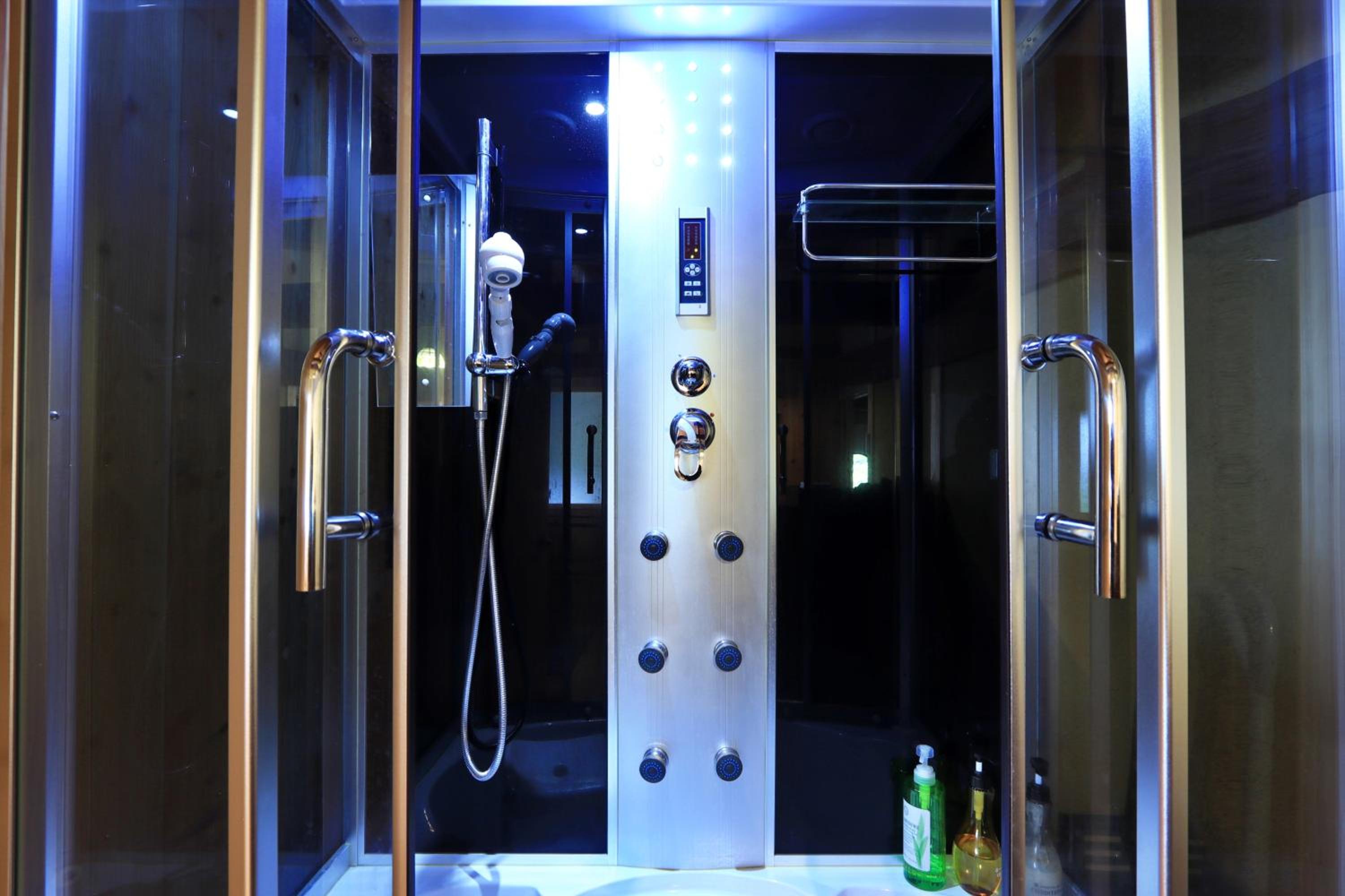 Quadruple Room with Shower - Photo 5