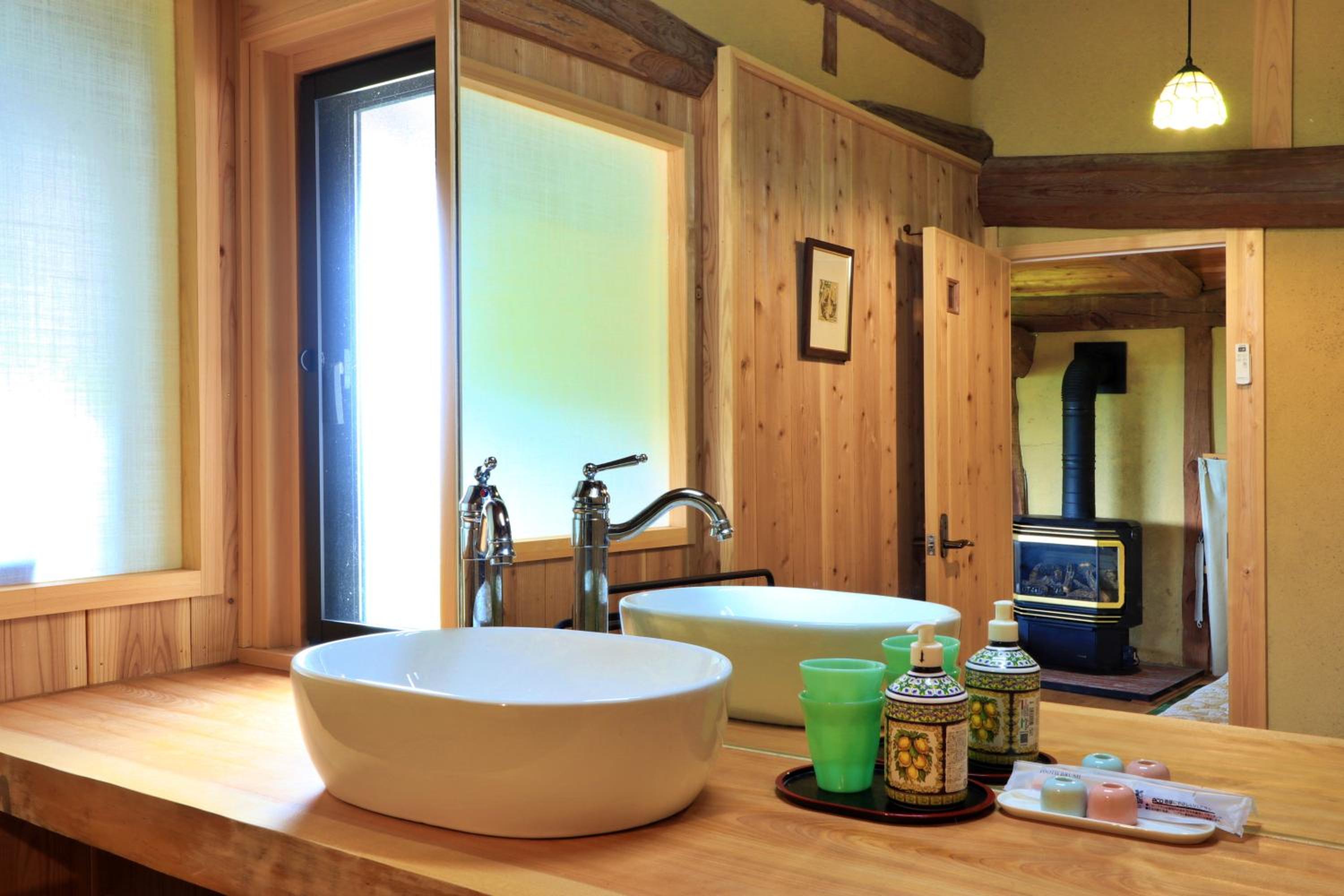 Quadruple Room with Shower - Photo 7