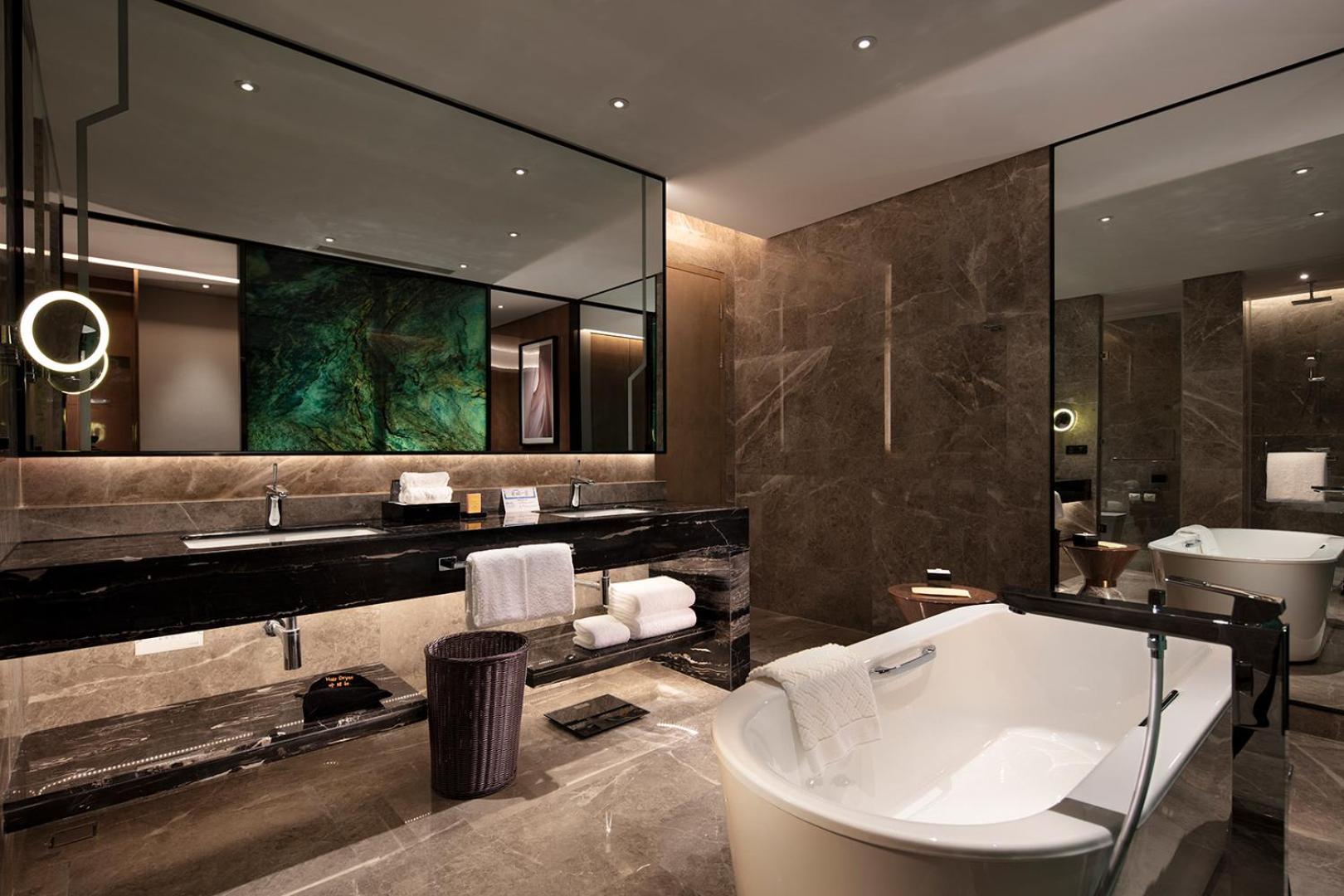 One-Bedroom Executive King Suite photo 3