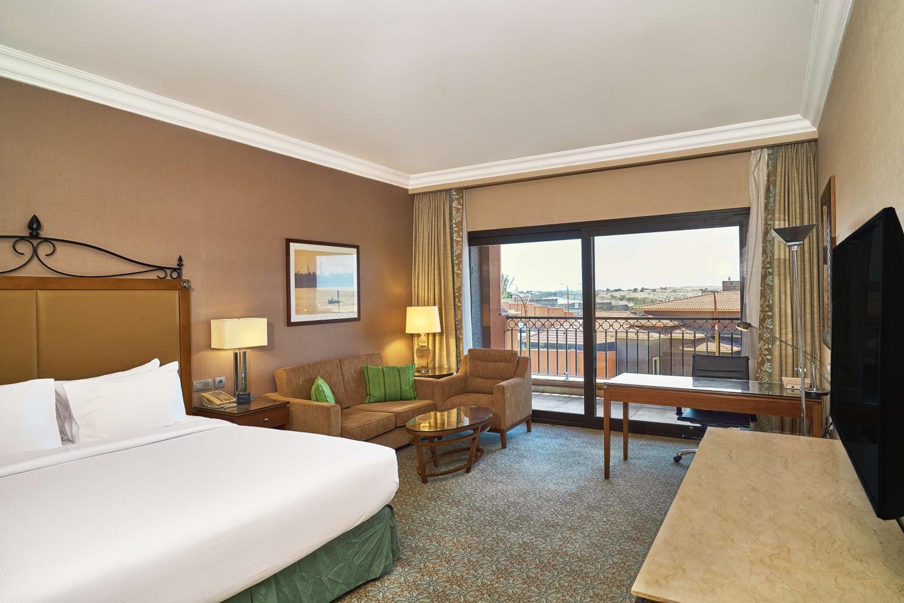 Executive King Room with Pool View - Executive Lounge Access