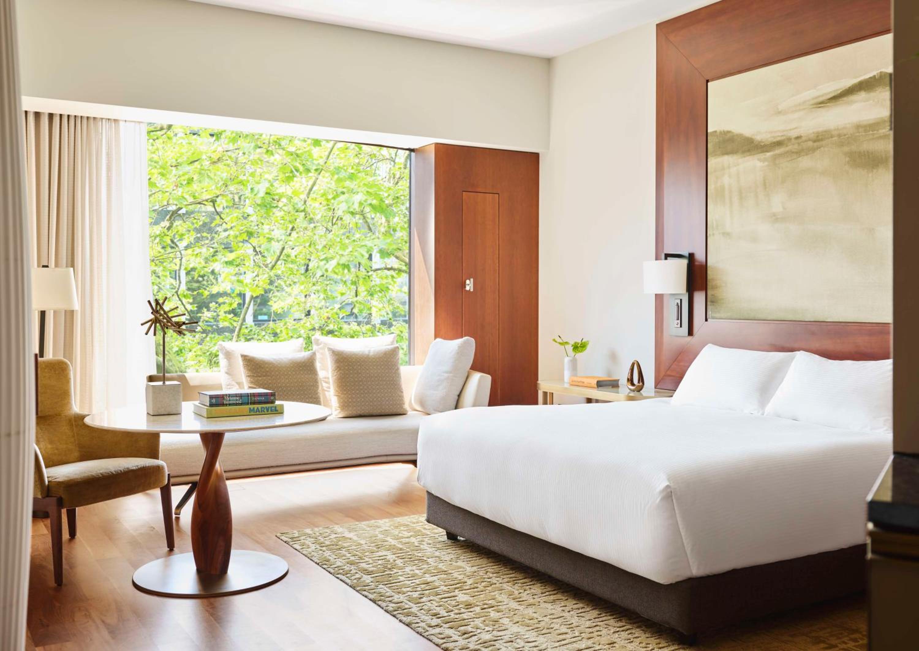 King Room thumbnail 6