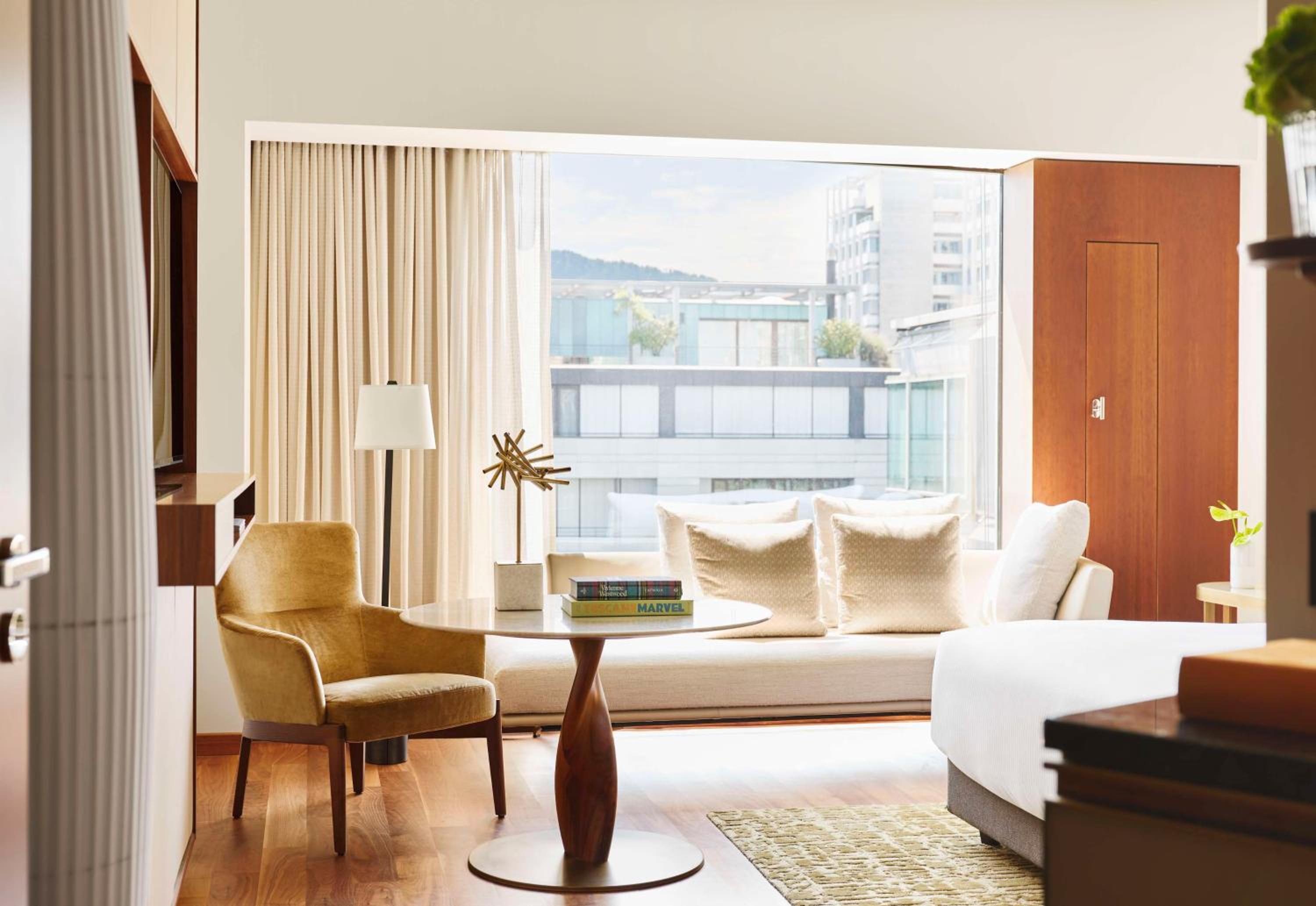 King Room - High Floor thumbnail 5